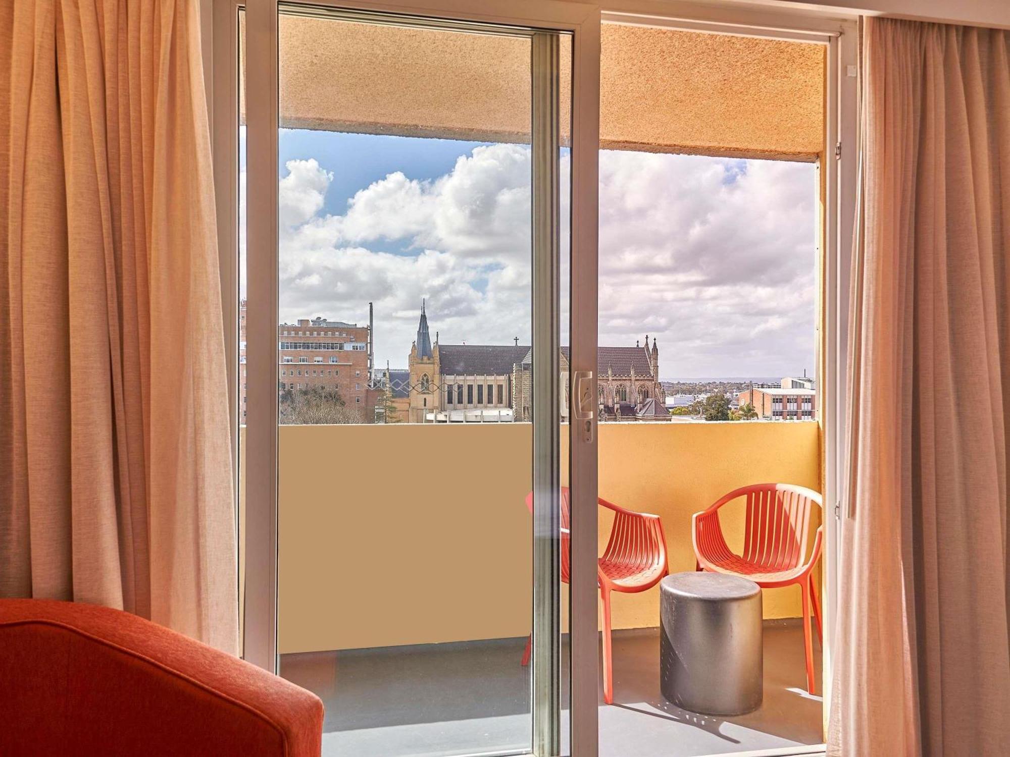 Deluxe Queen Room with Balcony