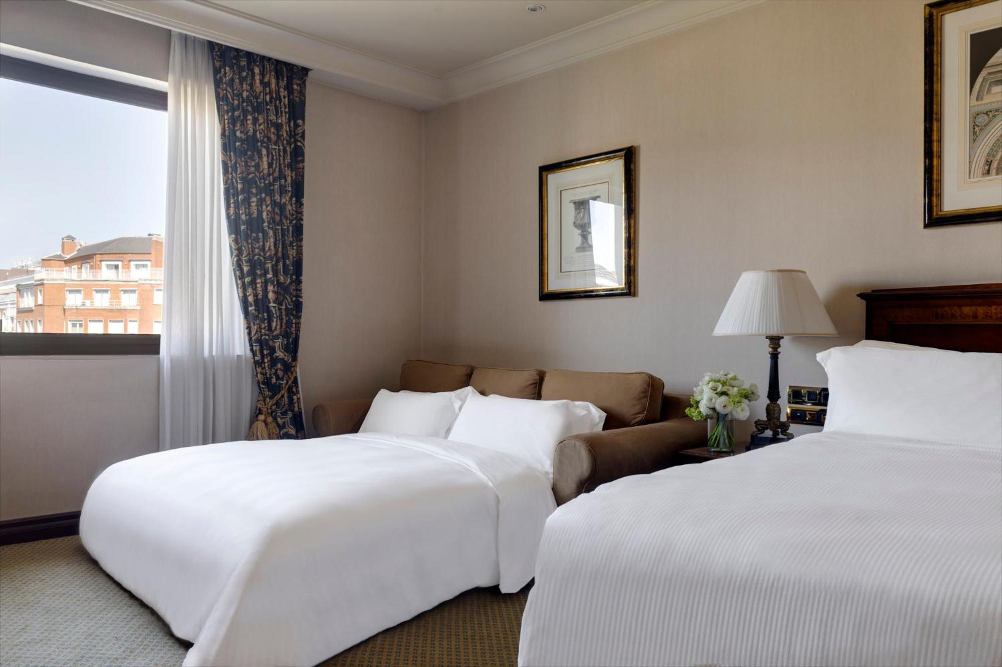 Junior King Suite with Castellana View - Club Lounge Access,1717023772:JPEG