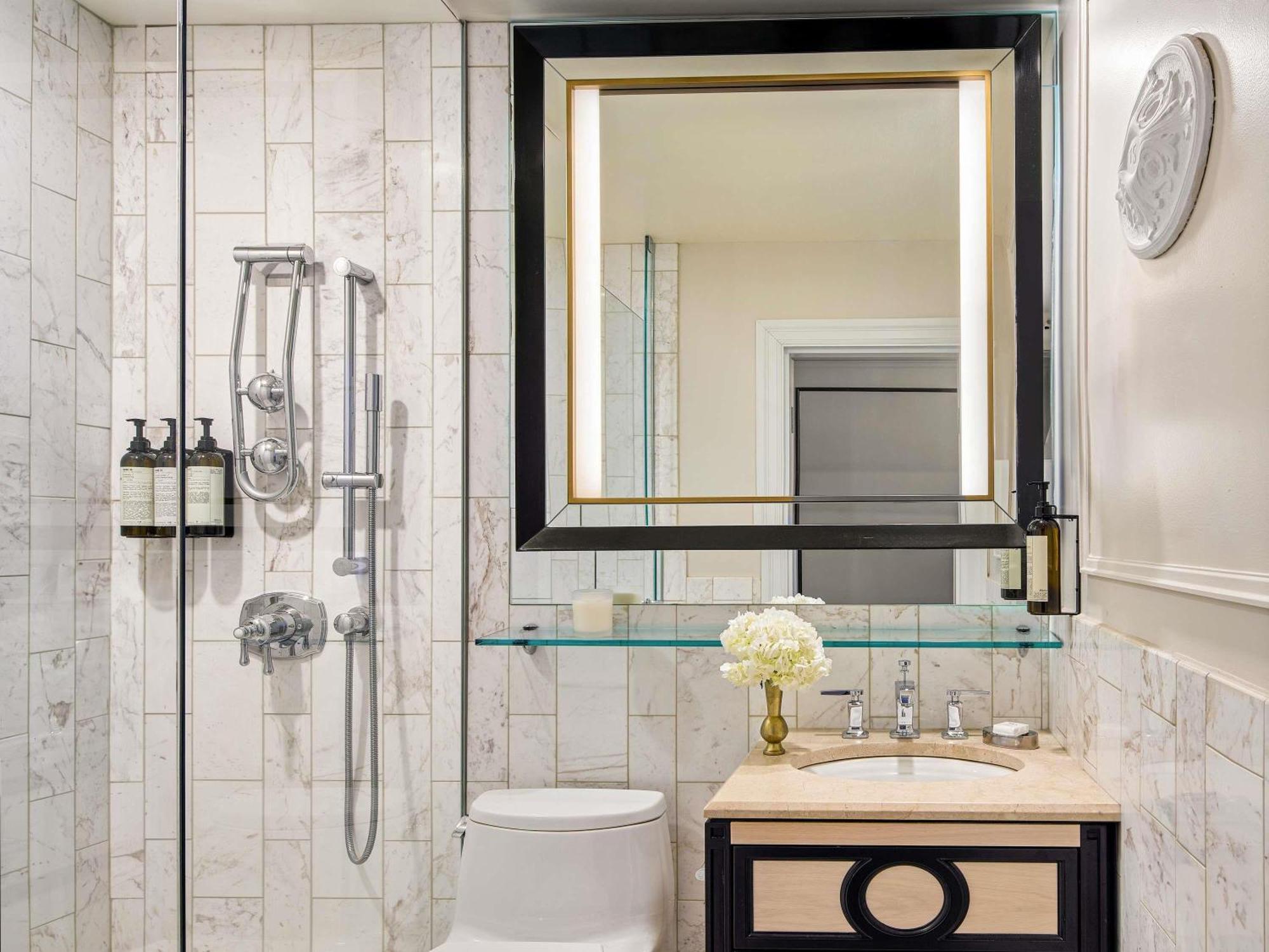 Quarto Fairmont Gold com Cama King-size e Vista da Cidade