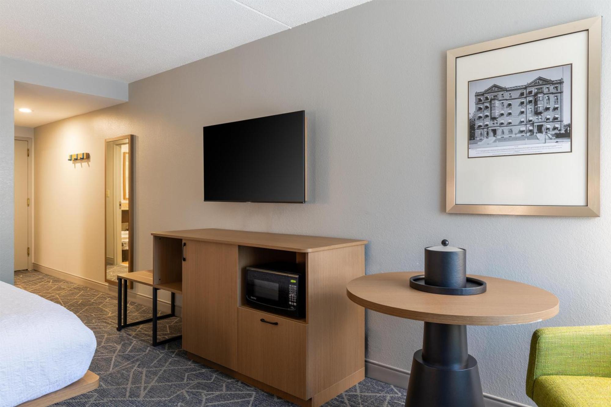 King Room with Walk-in Shower - Non-Smoking