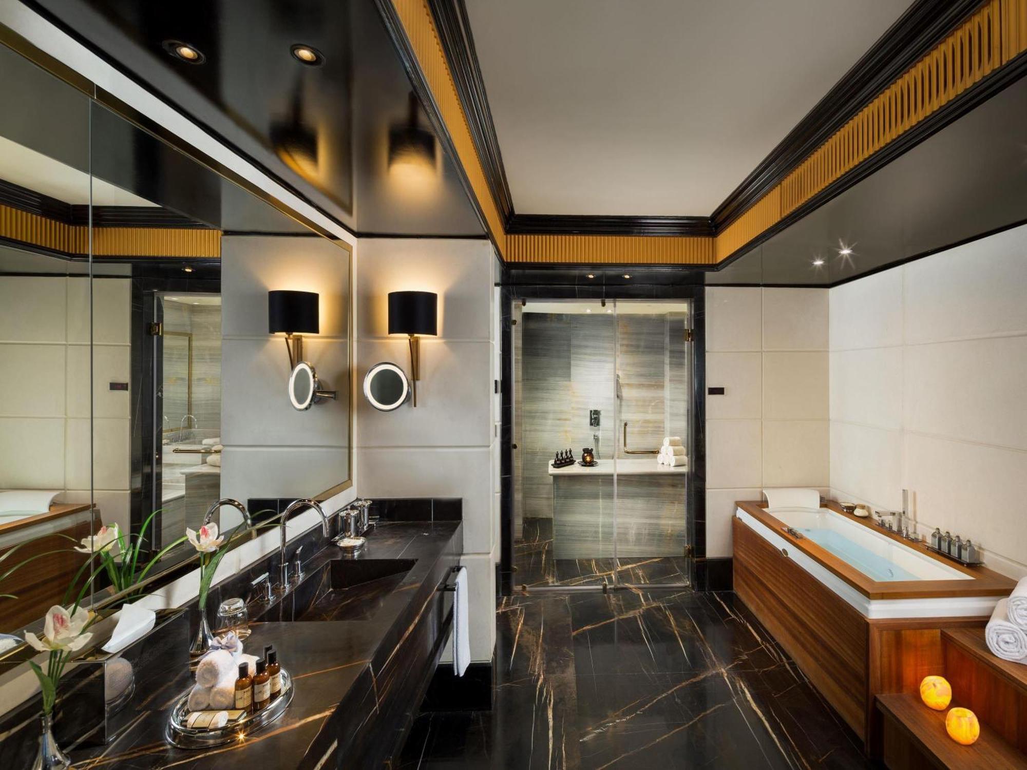 Suite Presidencial - Acceso al salón