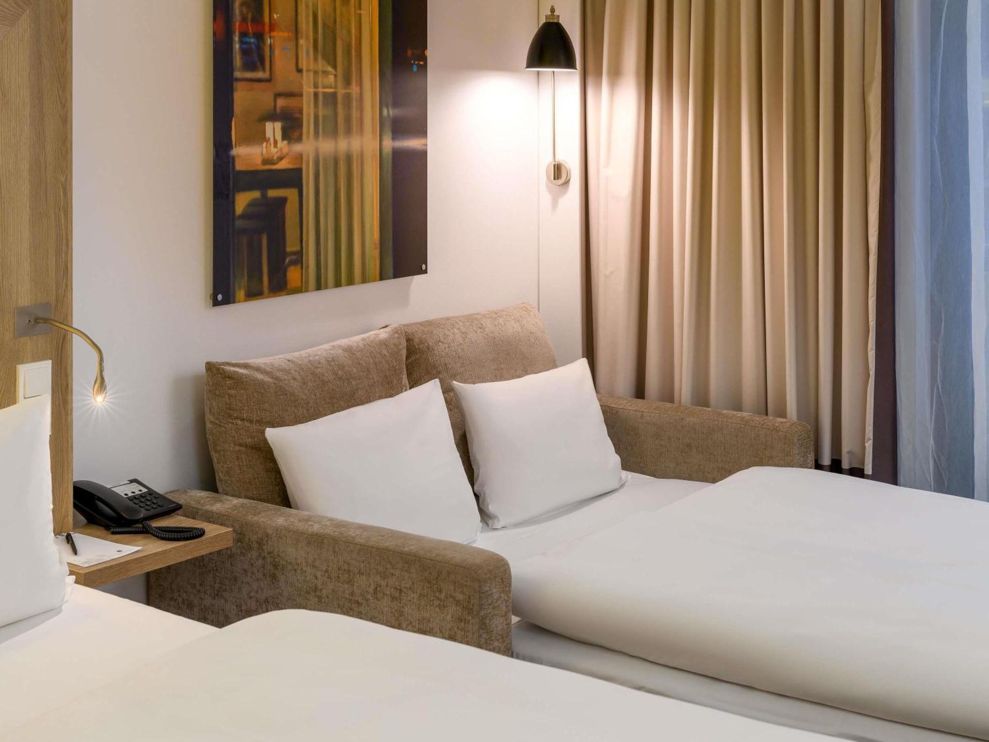 Standard Zimmer mit Queensize-Bett und Sofa