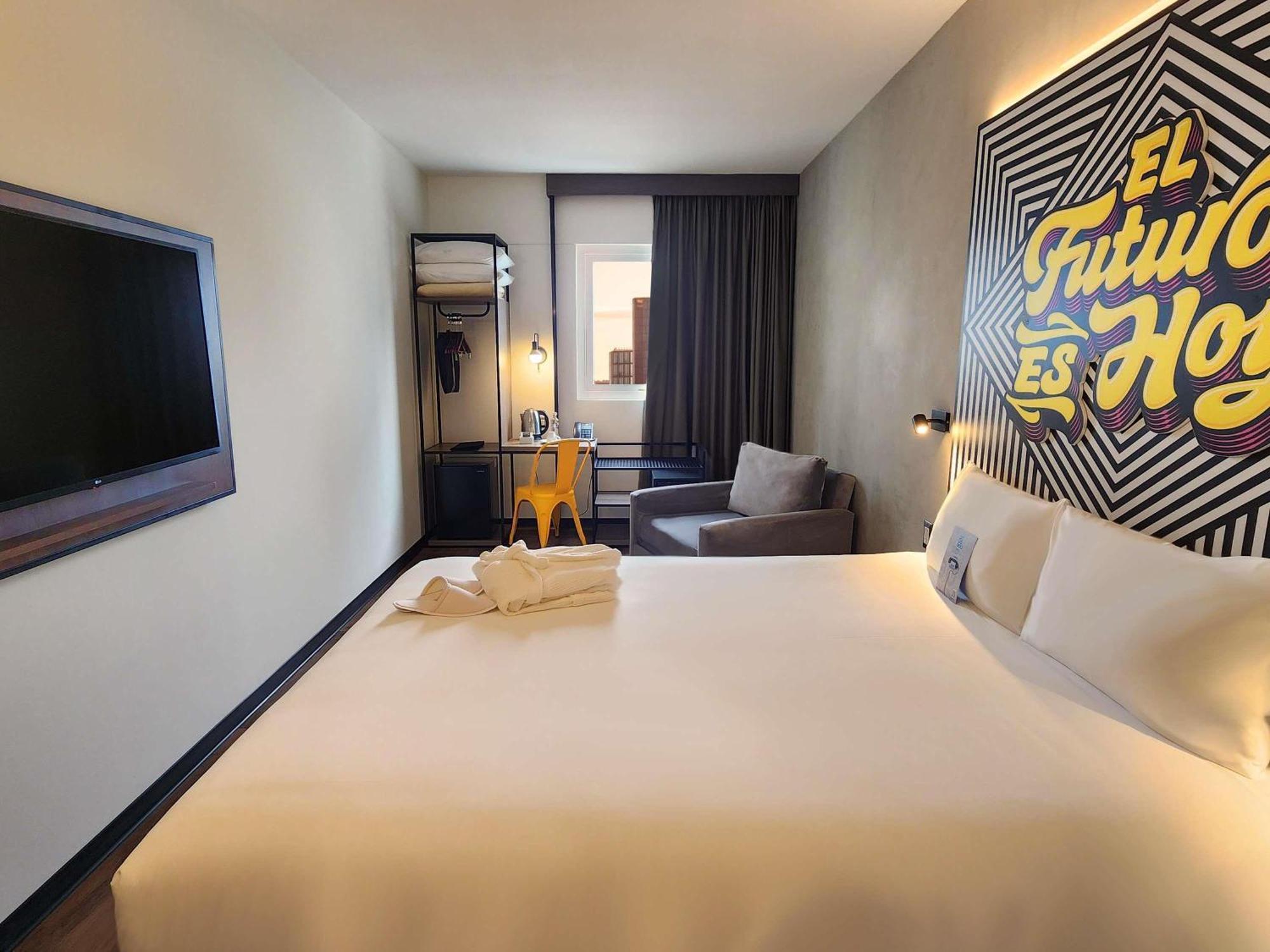Standard Zimmer mit 1 Doppelbett und 1 Einzelbett