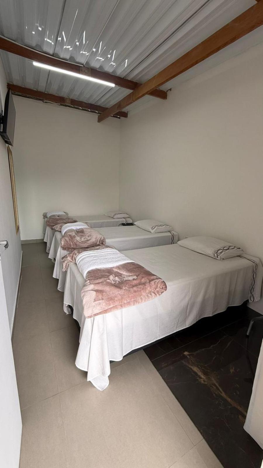 Quarto Triplo com Vista para a Piscina
