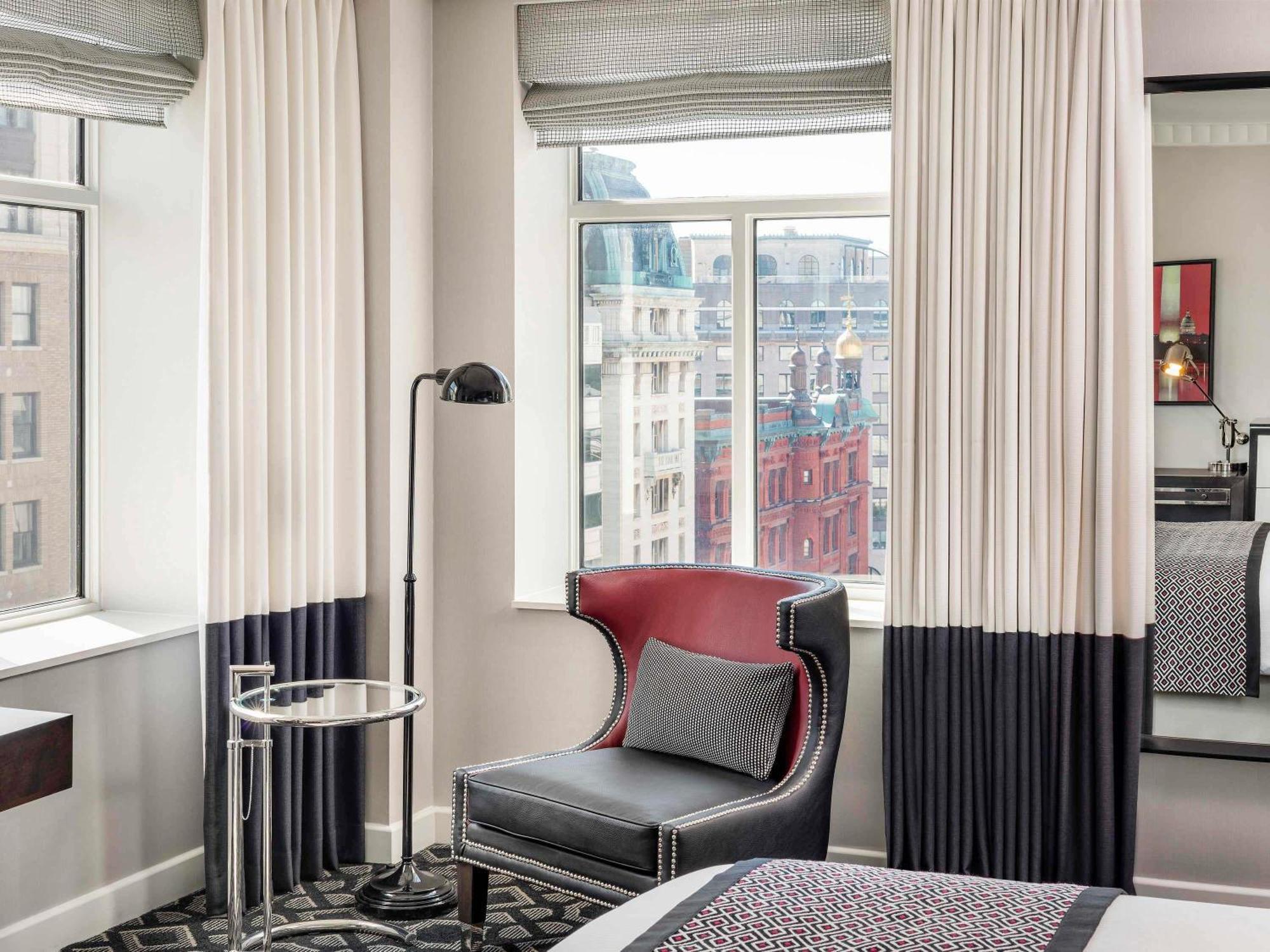 Chambre Lit King-Size de Luxe en angle