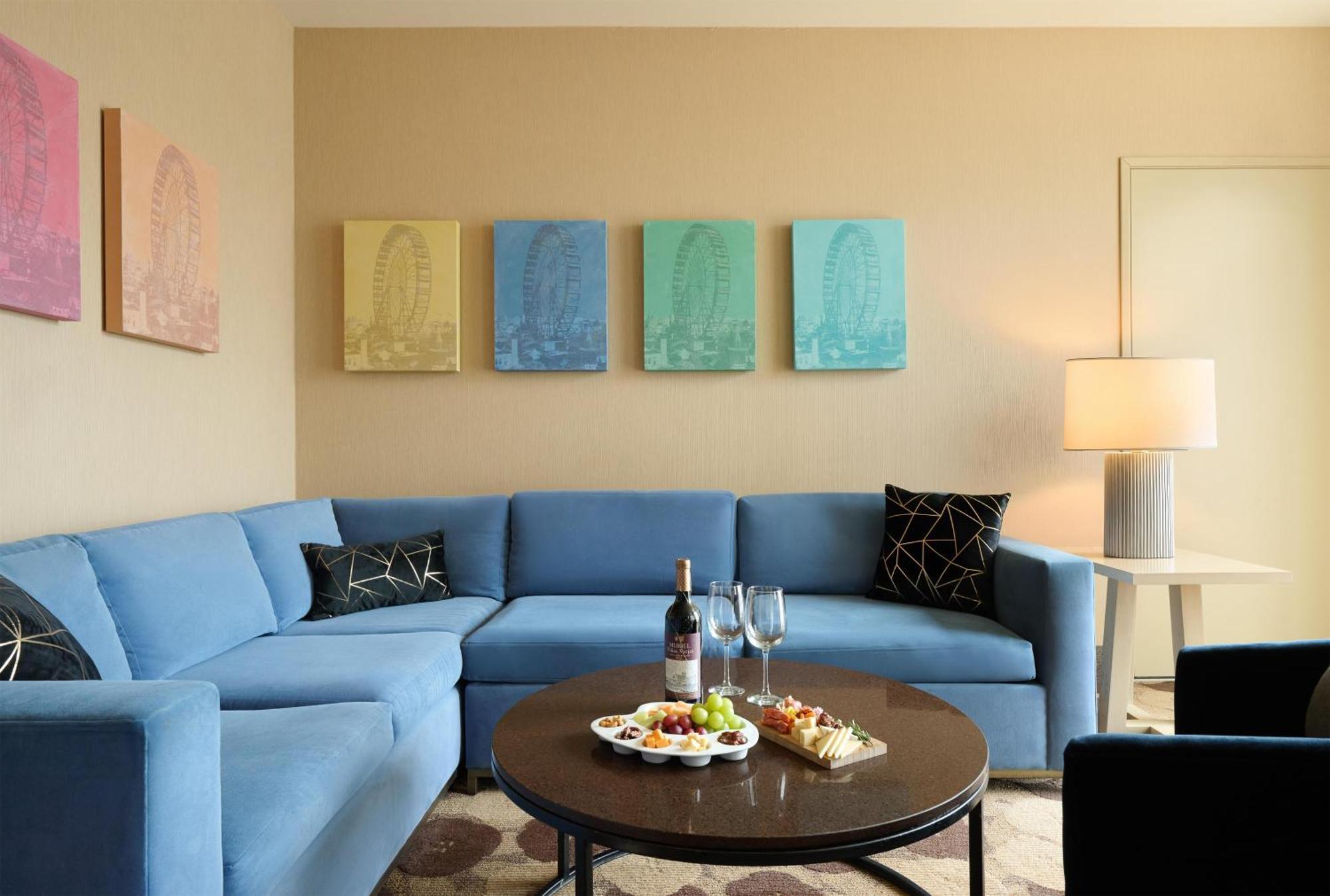 Suite mit 1 Schlafzimmer mit Kingsize-Bett und Whirlpoolwanne