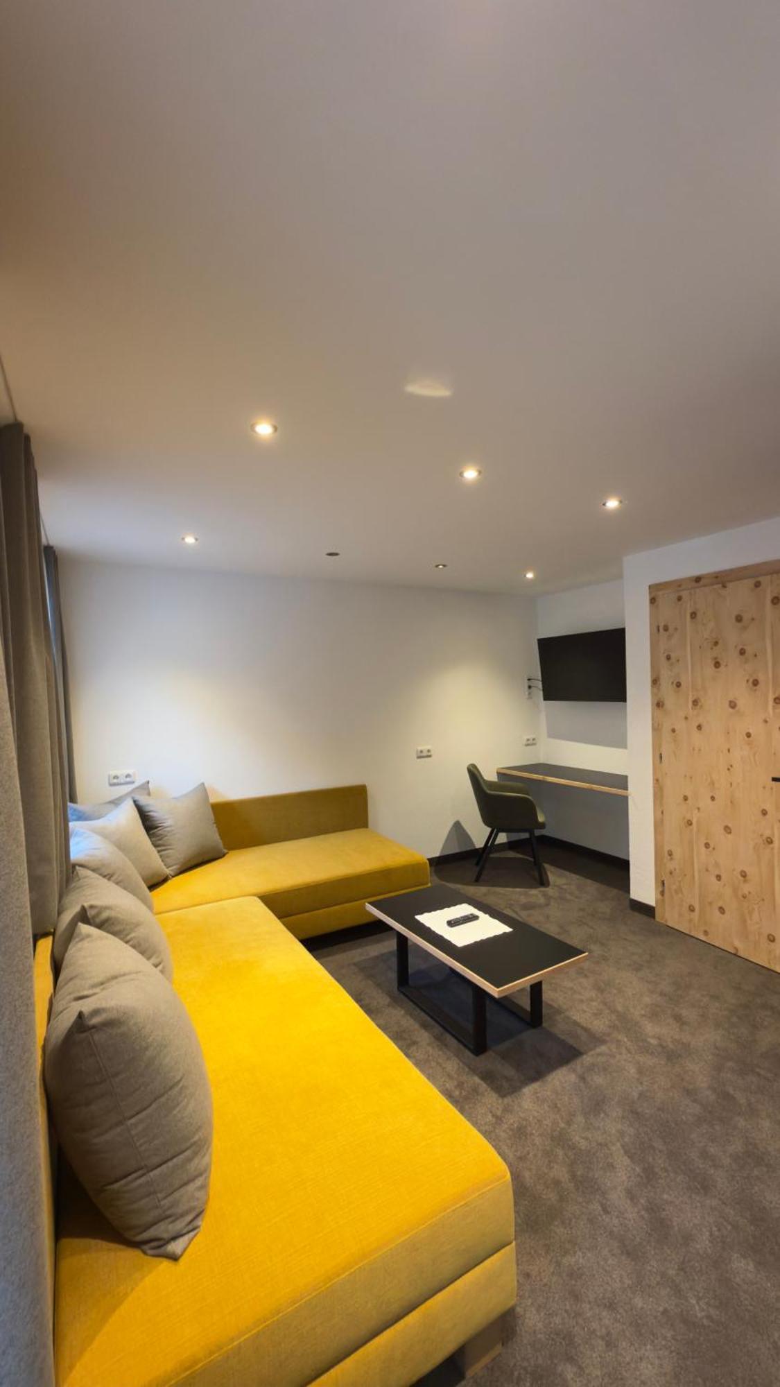 Junior Suite,1730056874:JPEG