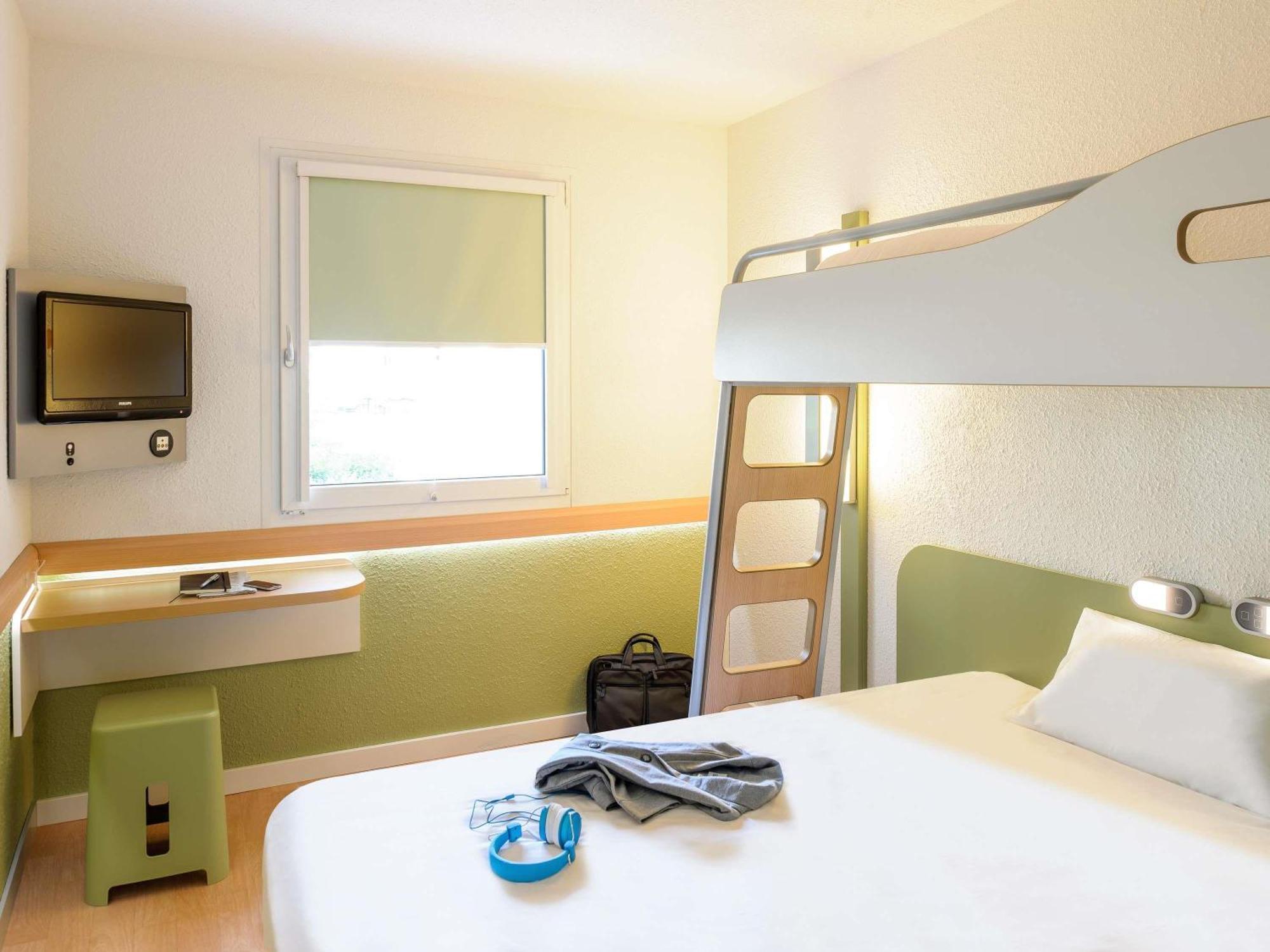 Triple Room One Double Bed One Bunk Bed,1770914614:JPEG