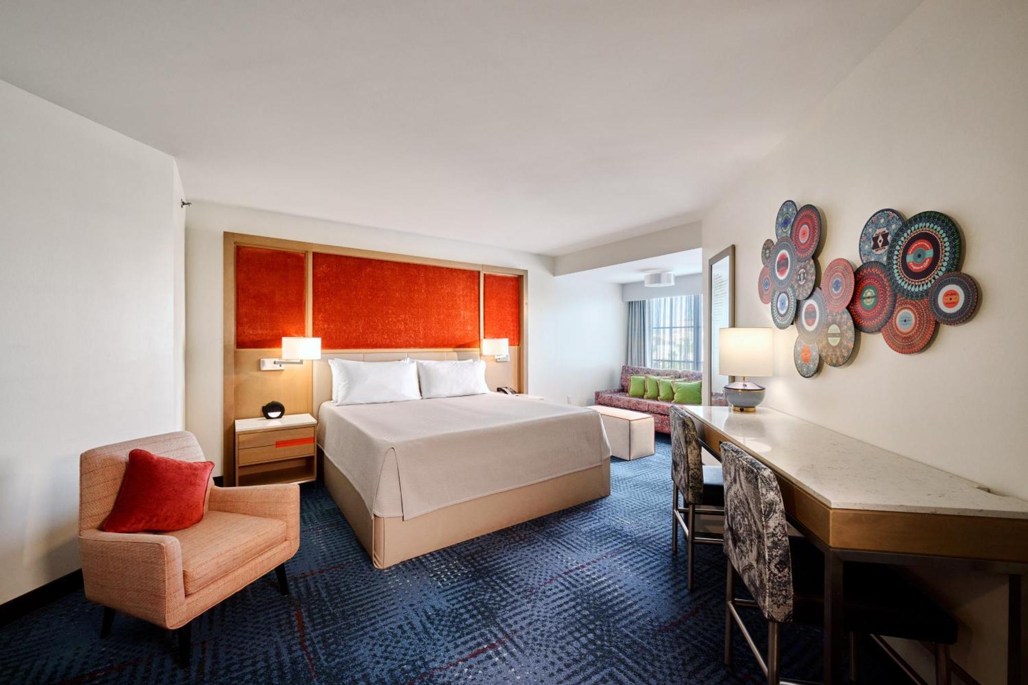 Deluxe King Room (Includes FREE^ Universal Express Unlimited),1731393668:JPEG