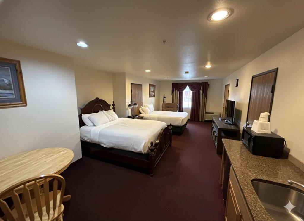 Deluxe Studio Suite Two Queen Beds Non-Smoking,1731506349:JPEG