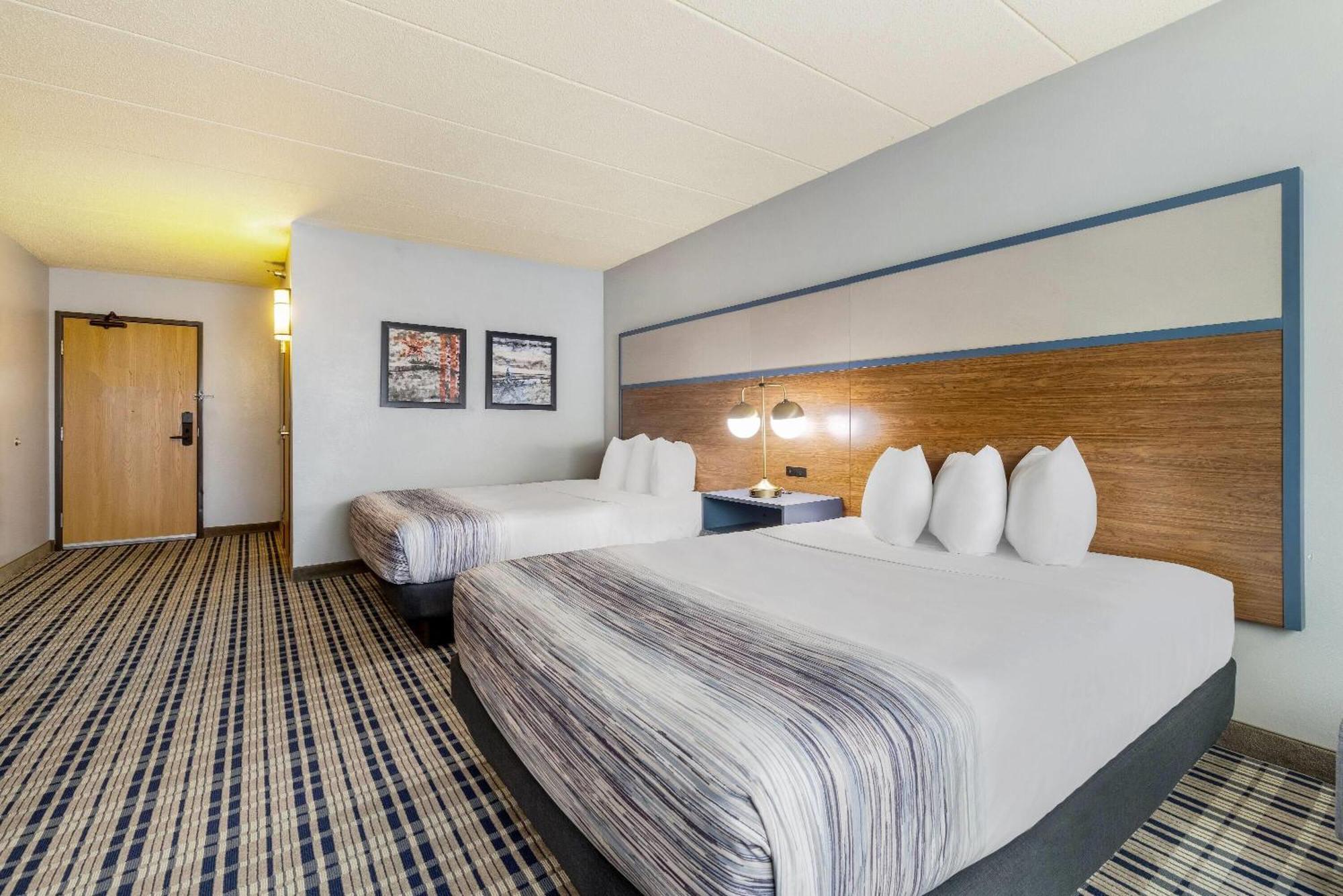 Queen Room with Two Queen Beds - Pet Friendly/Non-Smoking