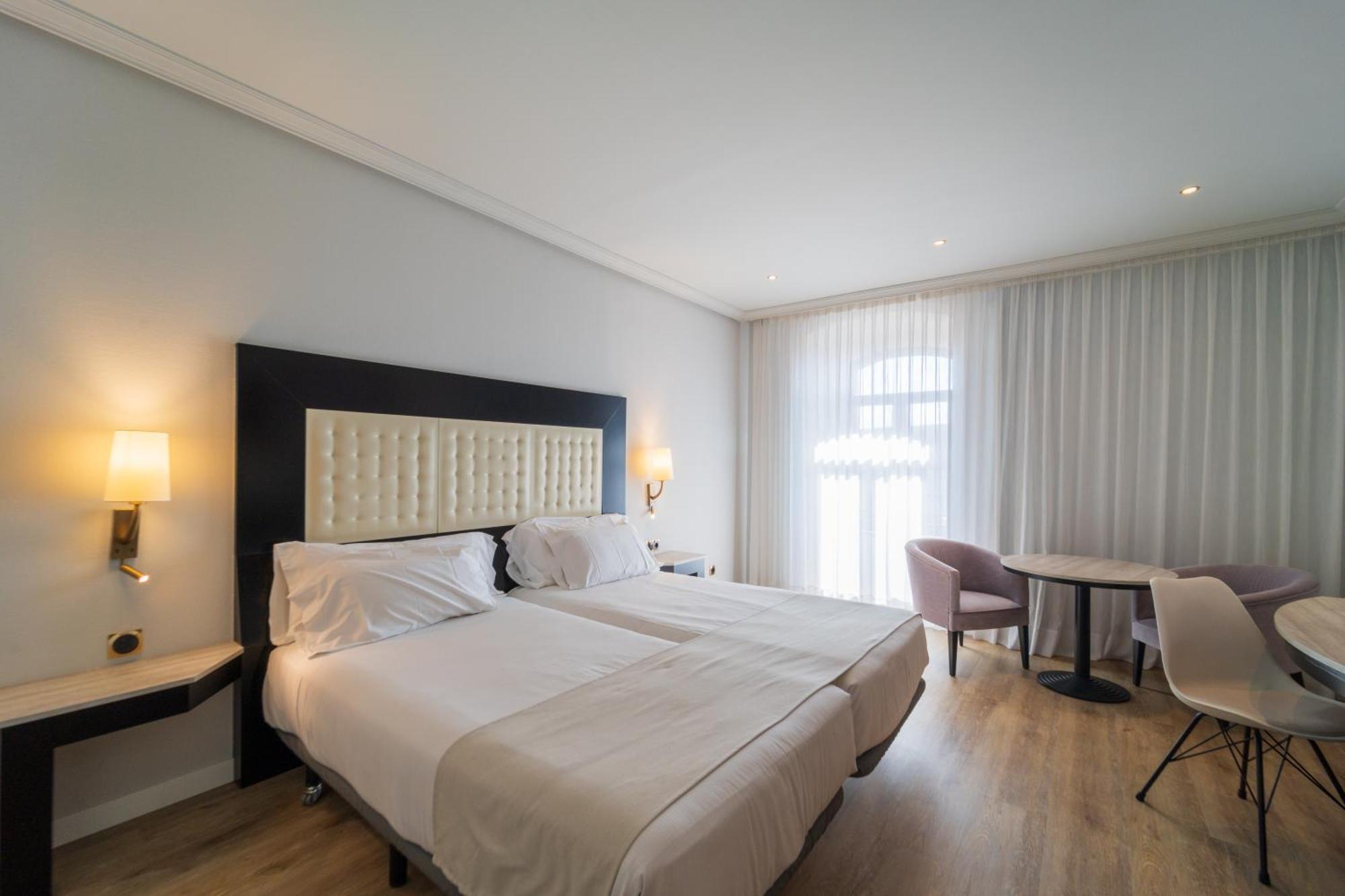 Deluxe Room,1739364141:JPEG