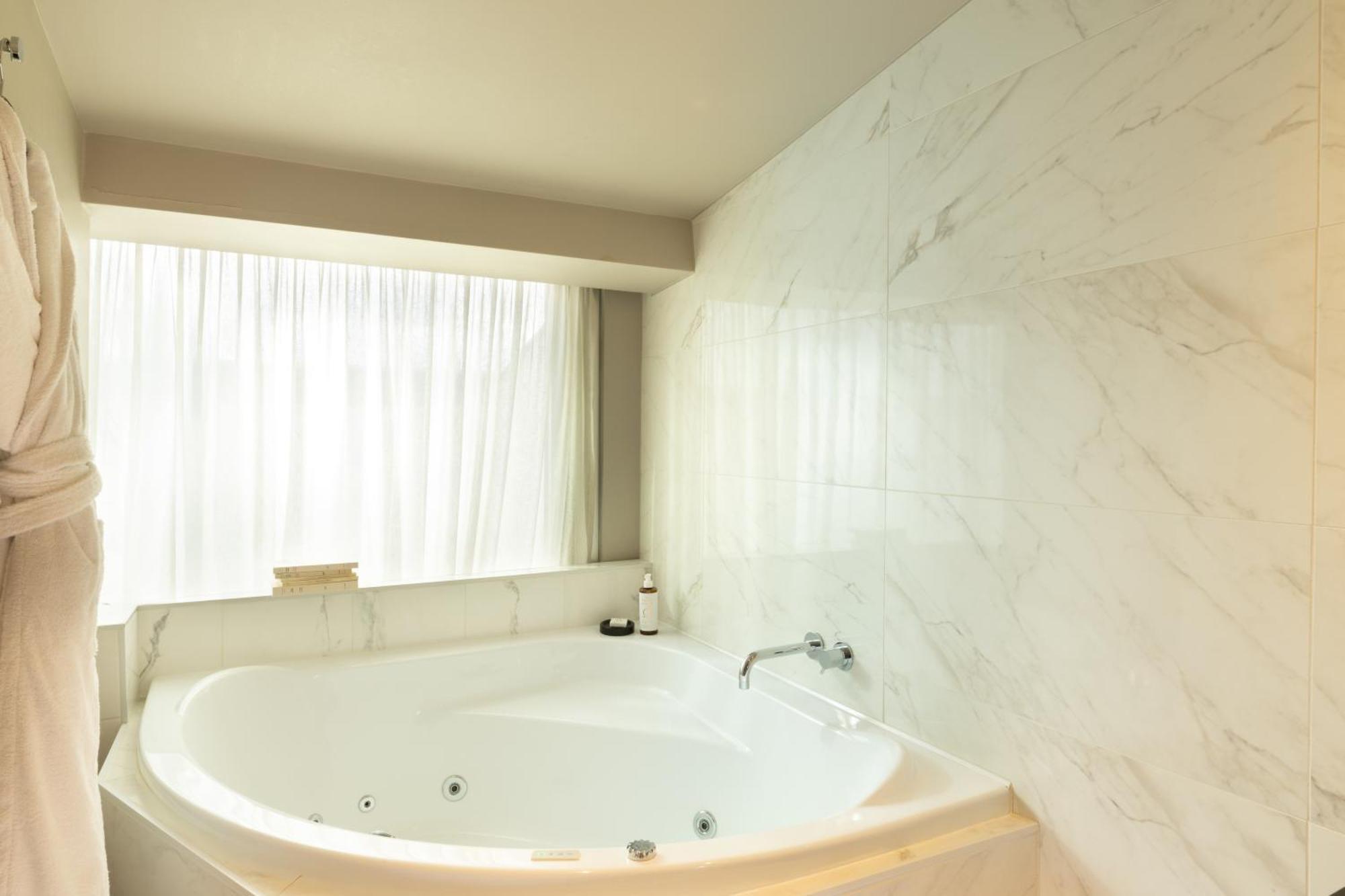 Deluxe Doppelzimmer mit Hydromassage-Wanne und Terrasse