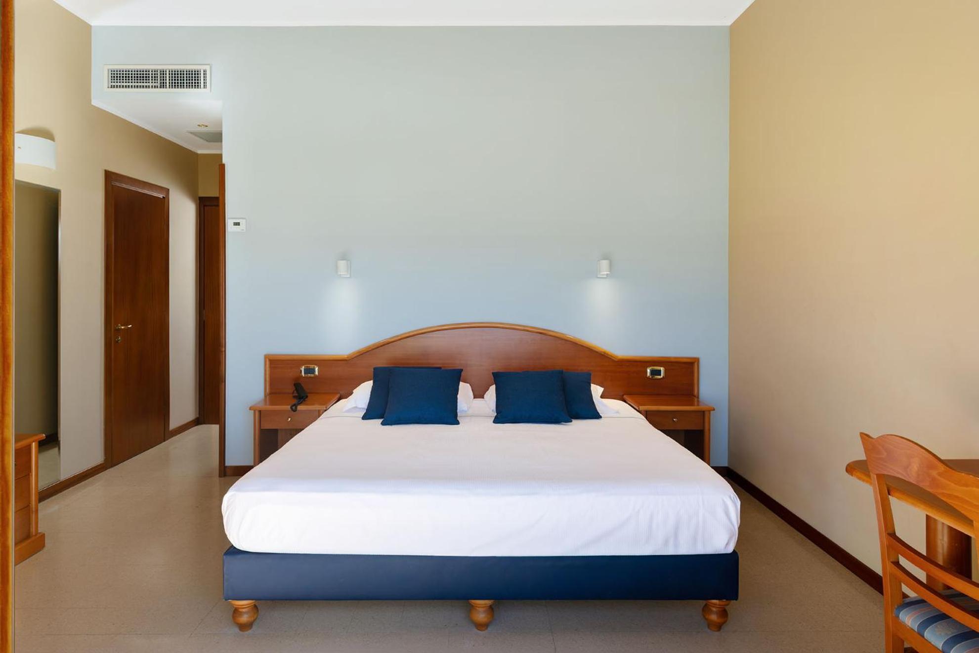 Triple Room,1739369351:JPEG