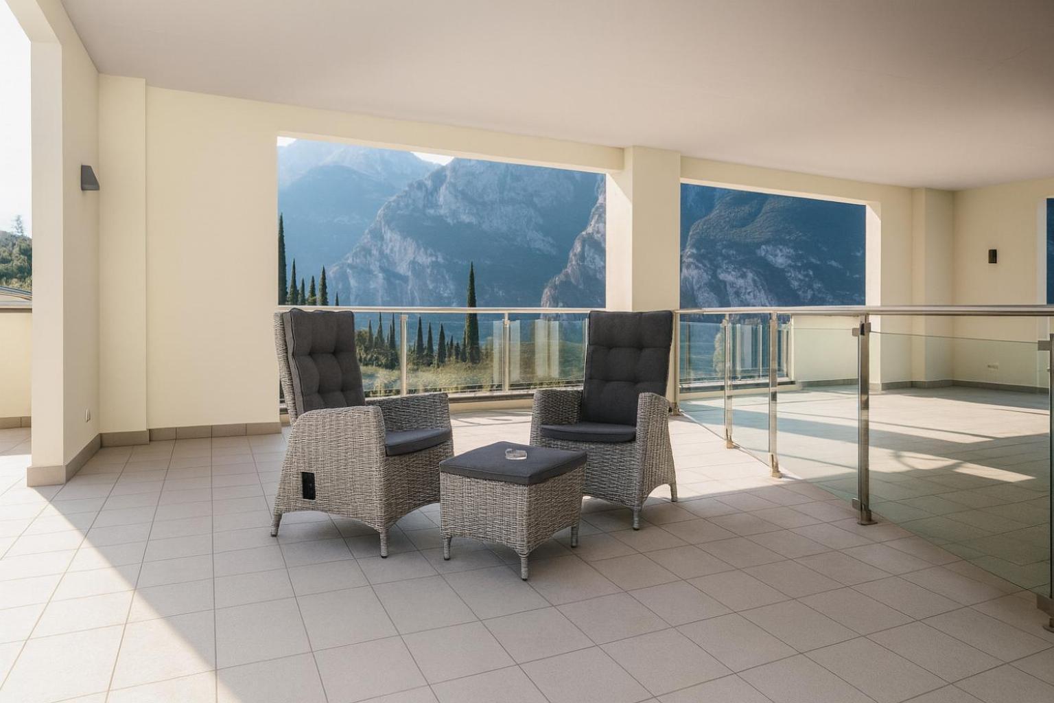 Camera King Deluxe con Terrazza e Vista Lago
