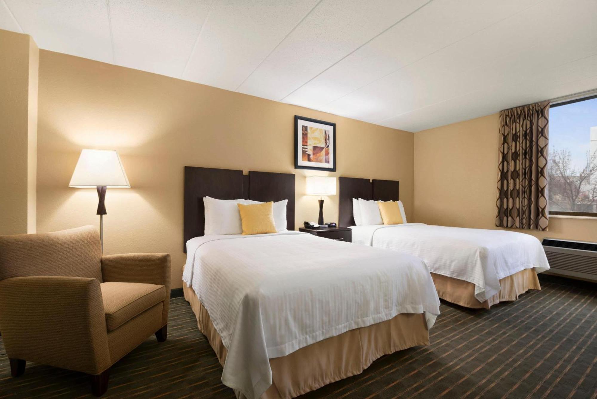 Deluxe Double Room with Two Double Beds - Mobility Access/Non-Smoking