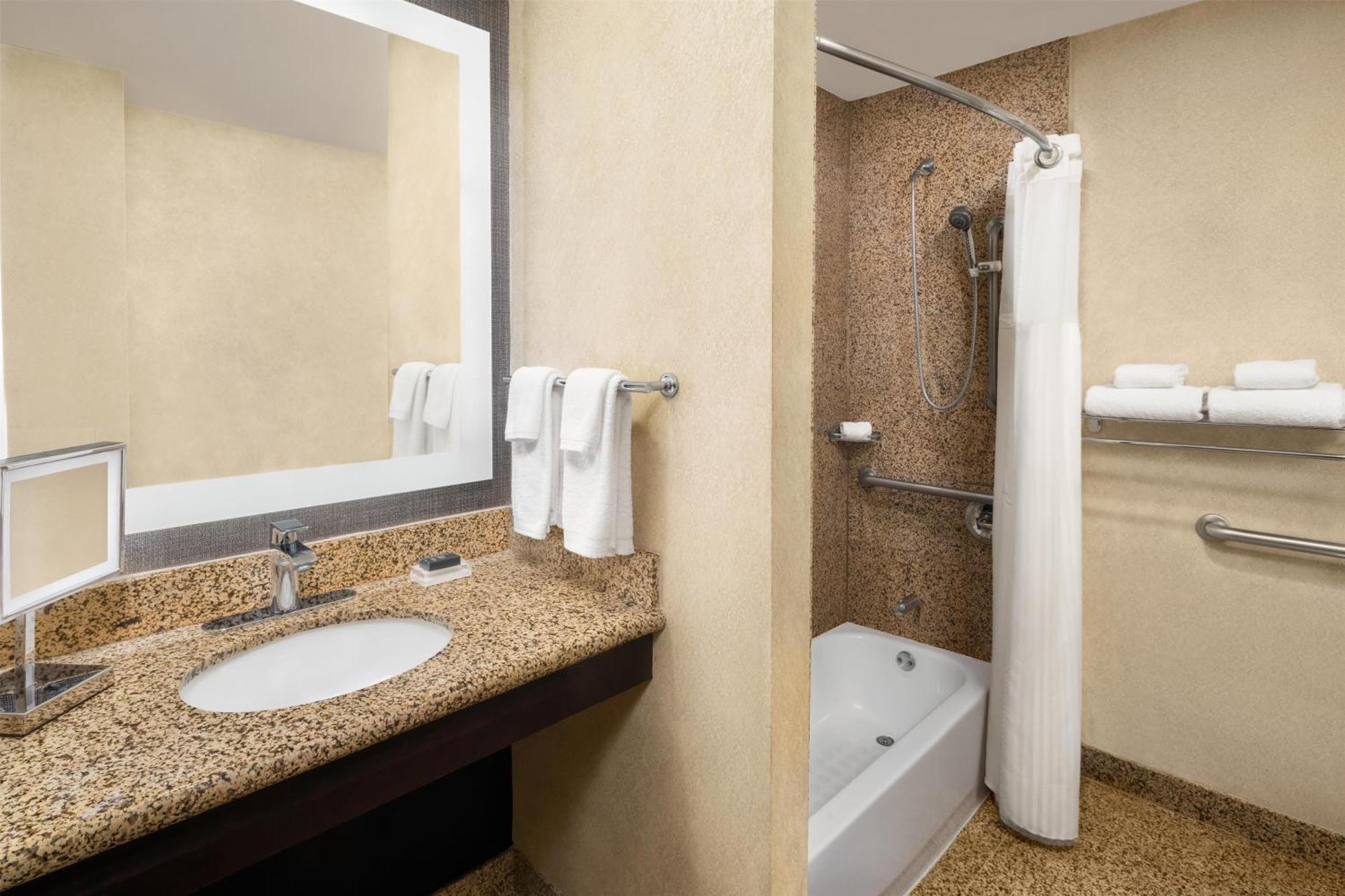 King Room with Tub - Mobility and Hearing Access,1739390877:JPEG