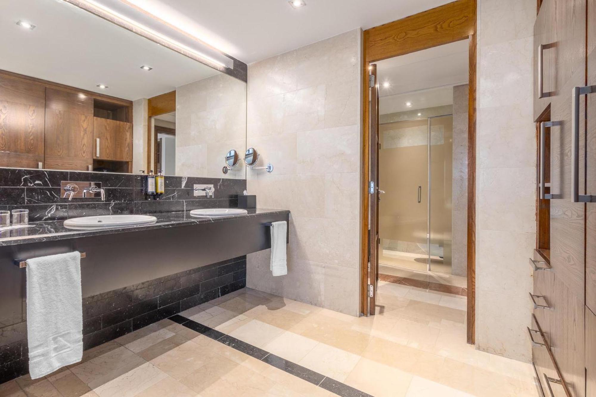 Deluxe Double Suite,1742582781:JPEG