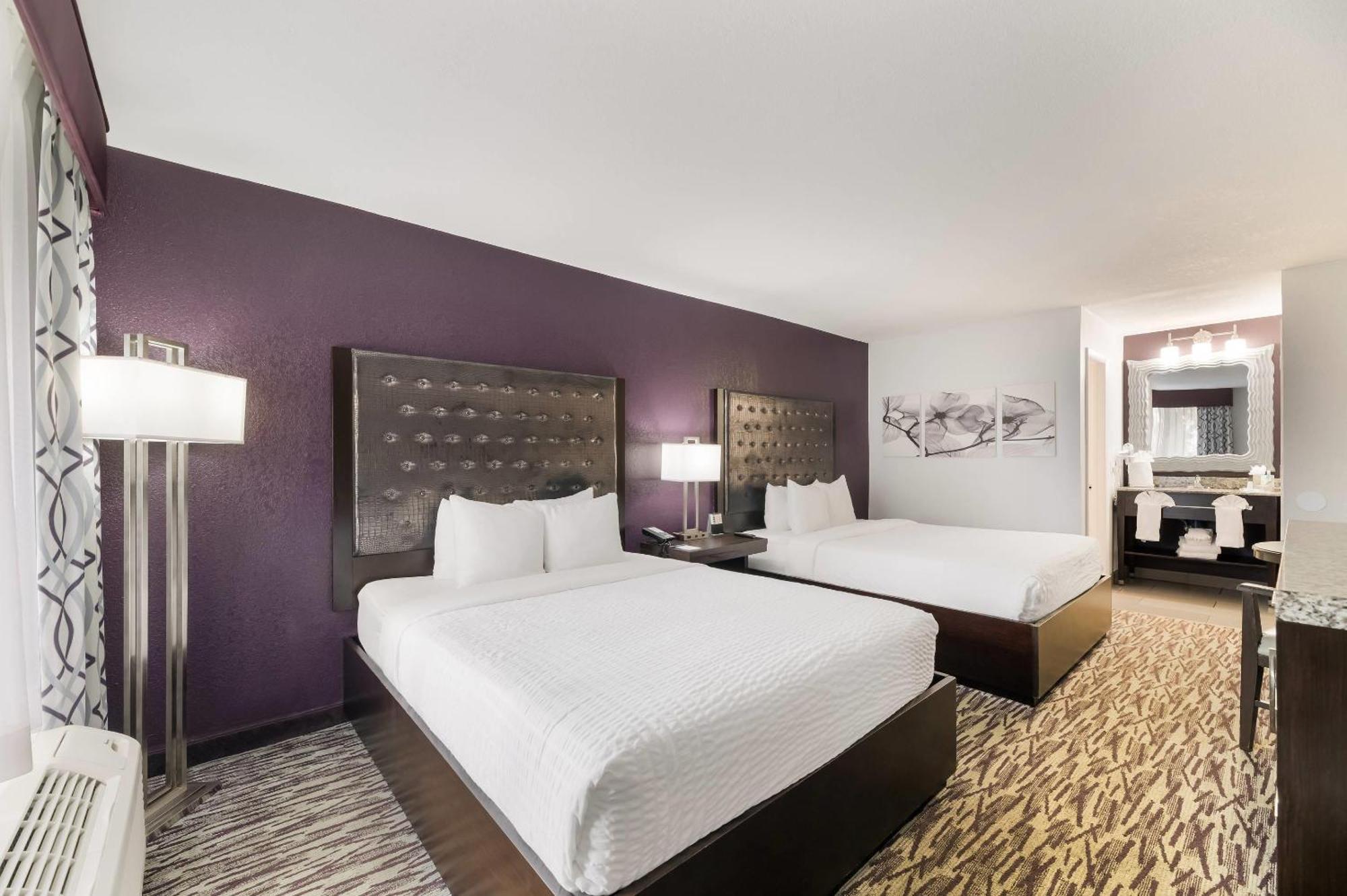 Queen Room with Two Queen Beds (No Resort Fee),1742592882:JPEG