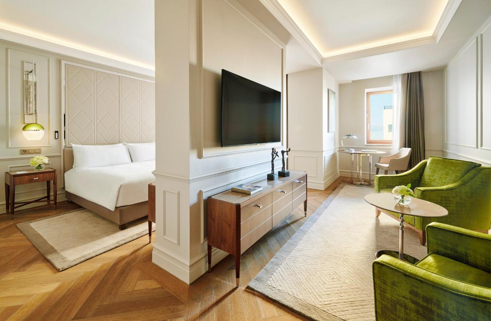 Junior King Suite,1742607548:JPEG
