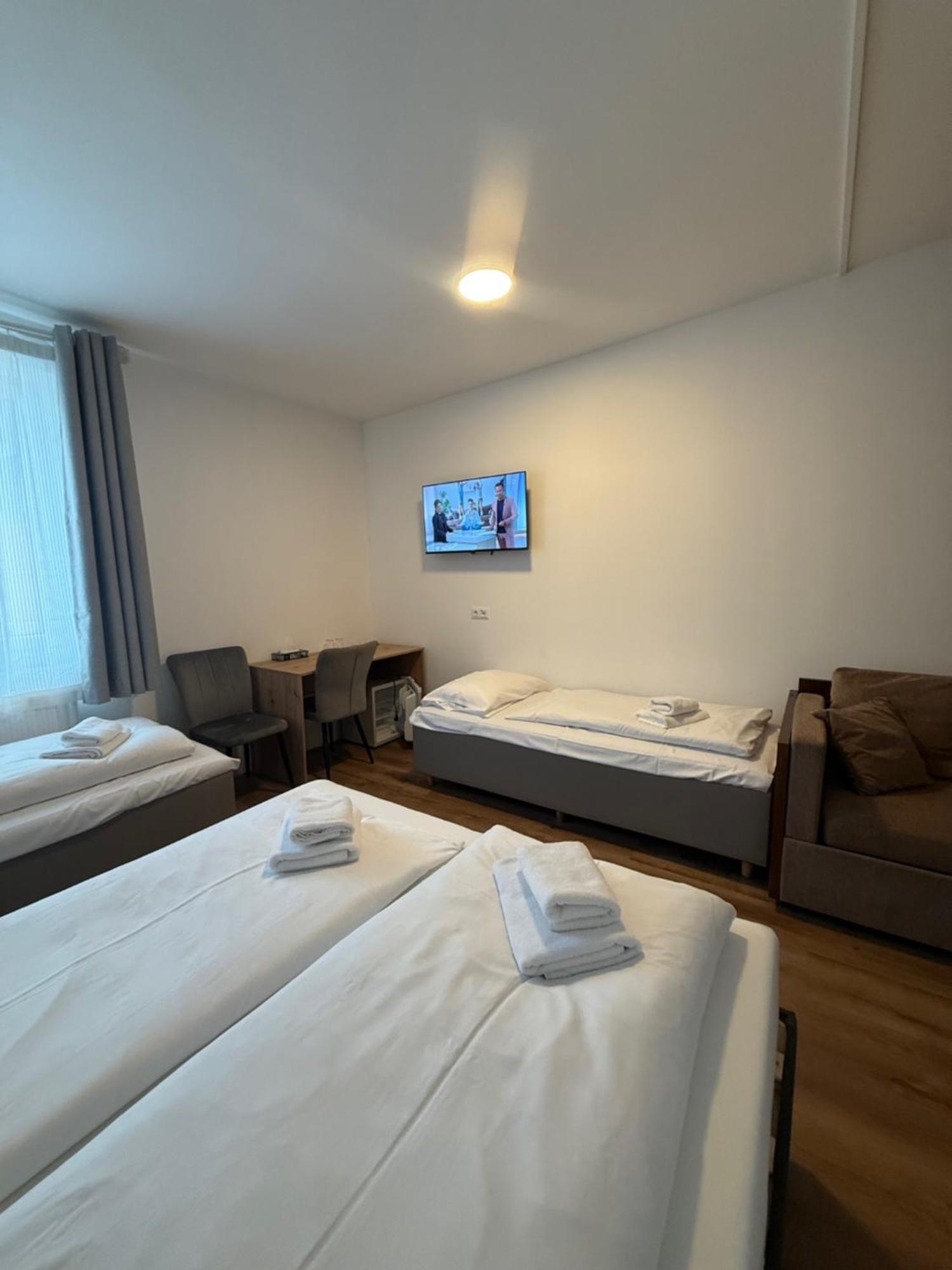Family Room,1624747322:JPEG