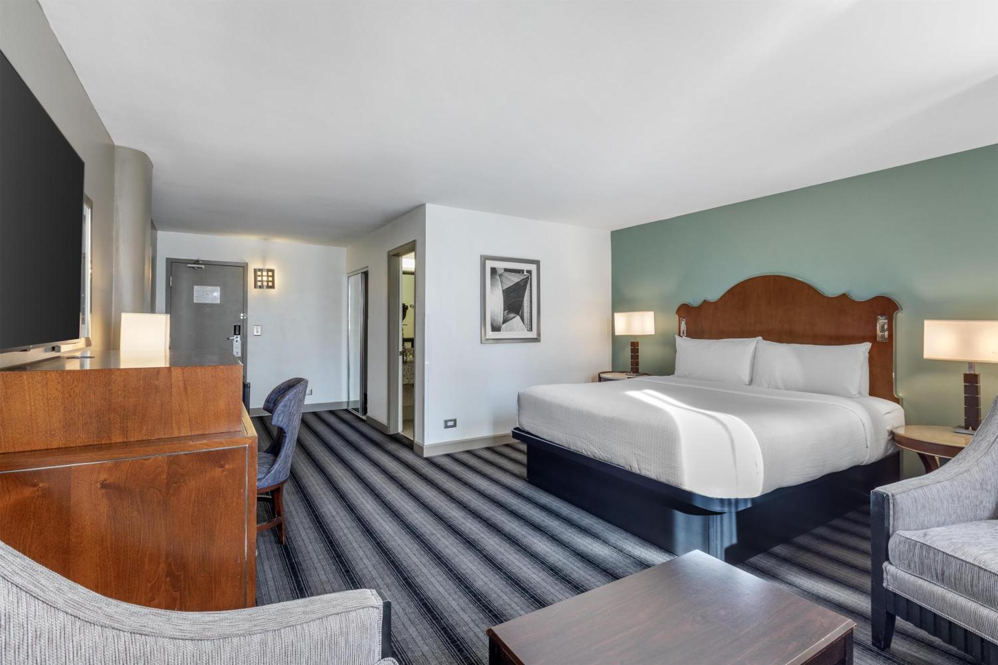 Deluxe King Suite,1742622219:JPEG