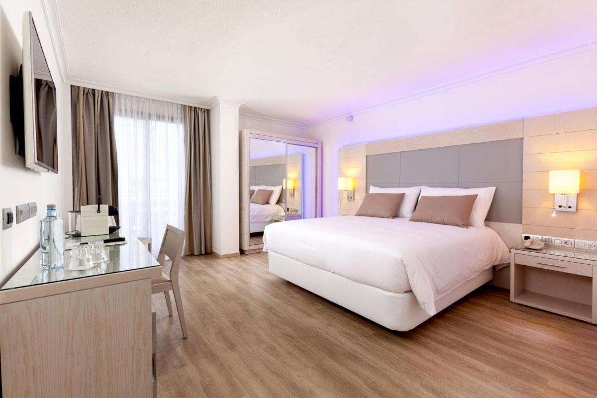 Exklusives Doppelzimmer mit Poolblick