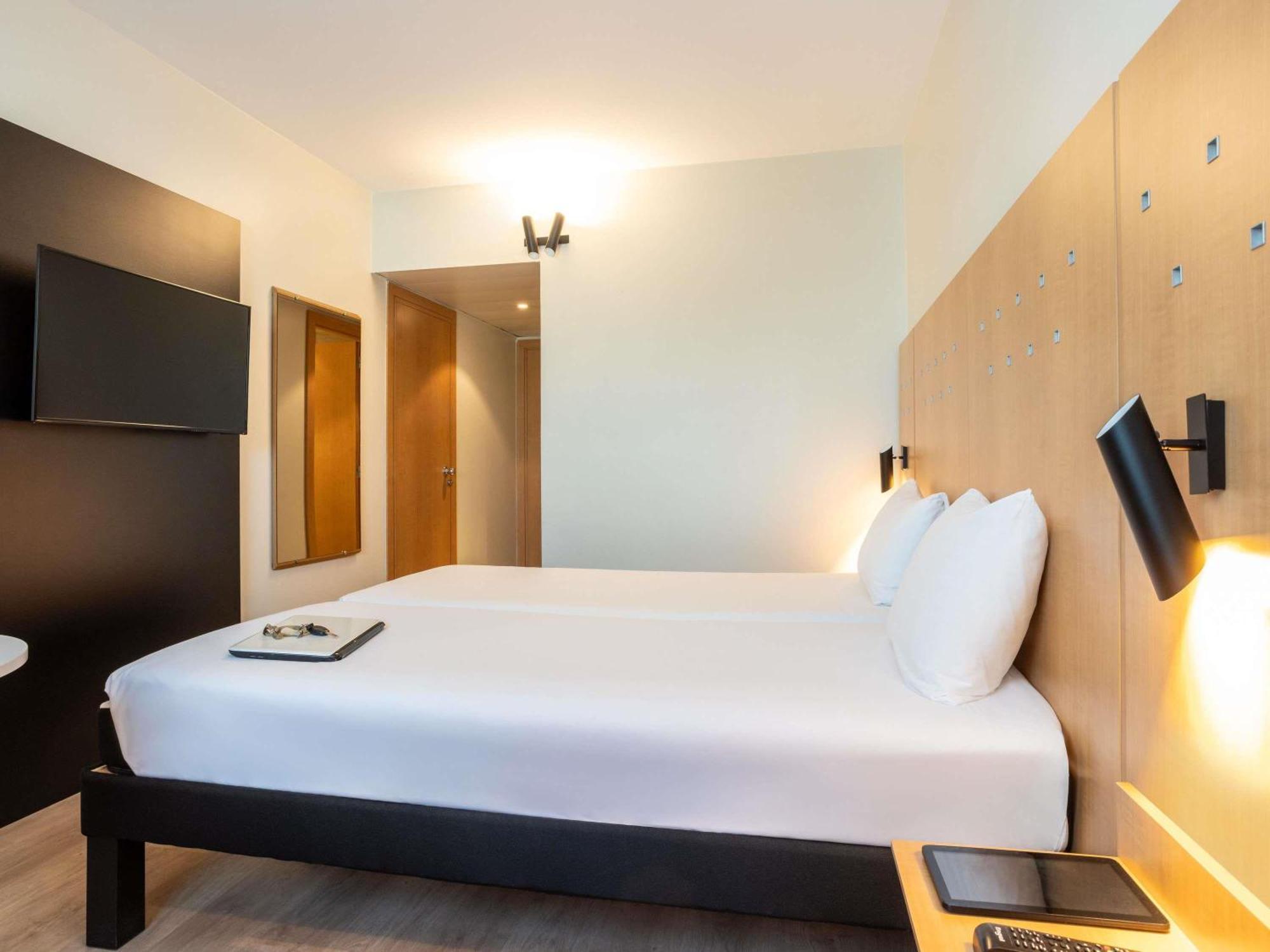 Standard Double Room,1742642981:JPEG