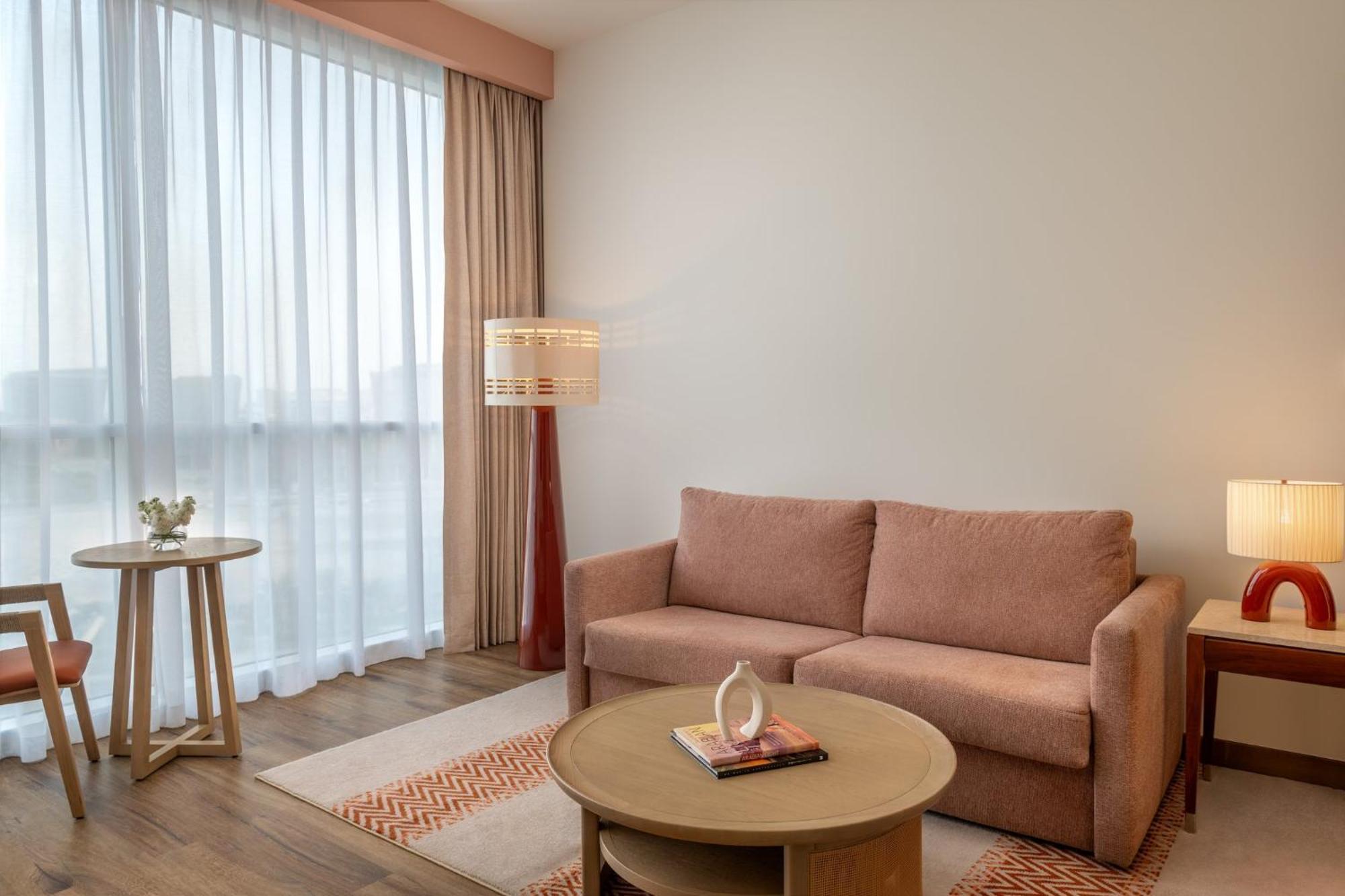 Family Queen Suite with Plaza View - Theme Park Access