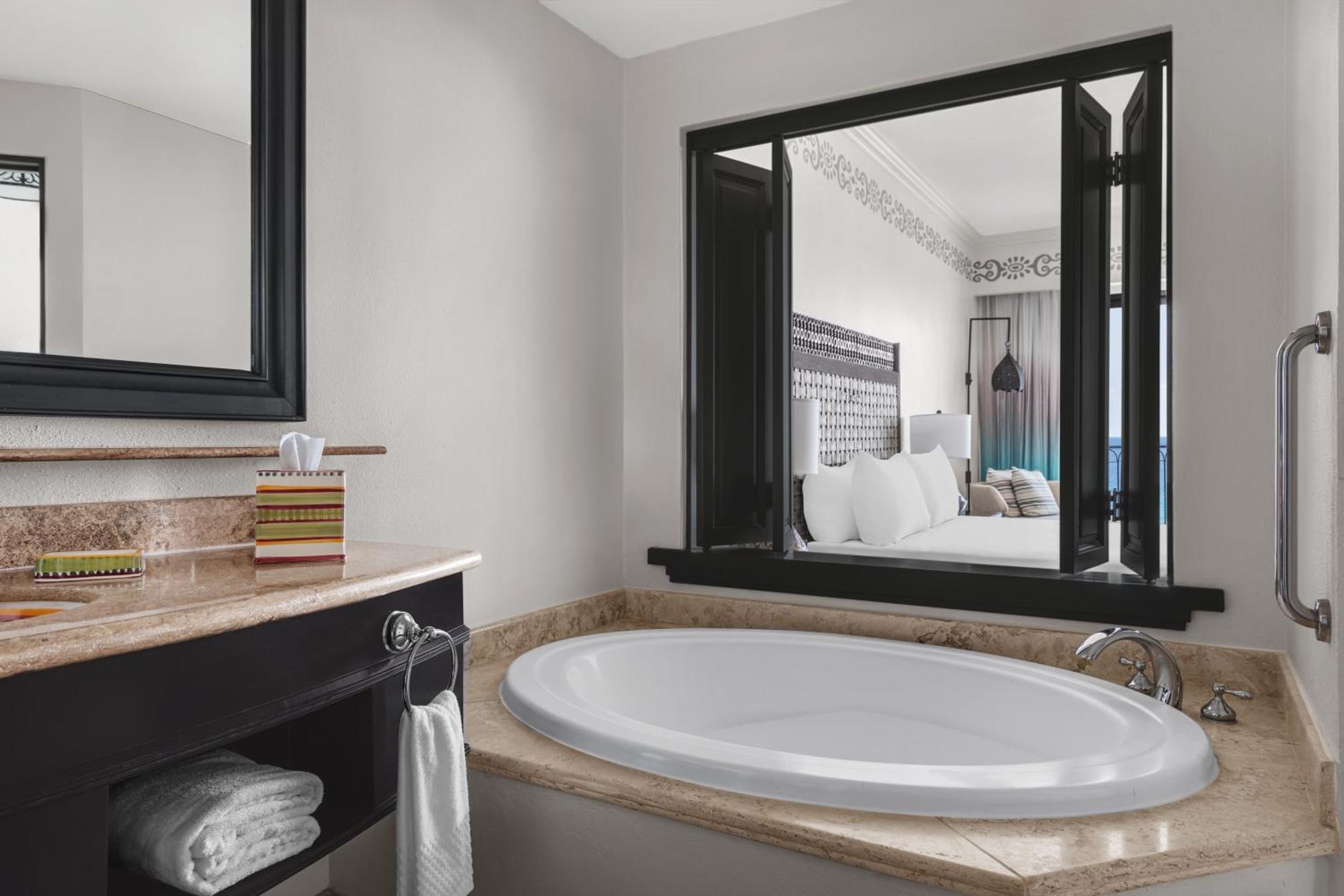 Deluxe King Room with Ocean View