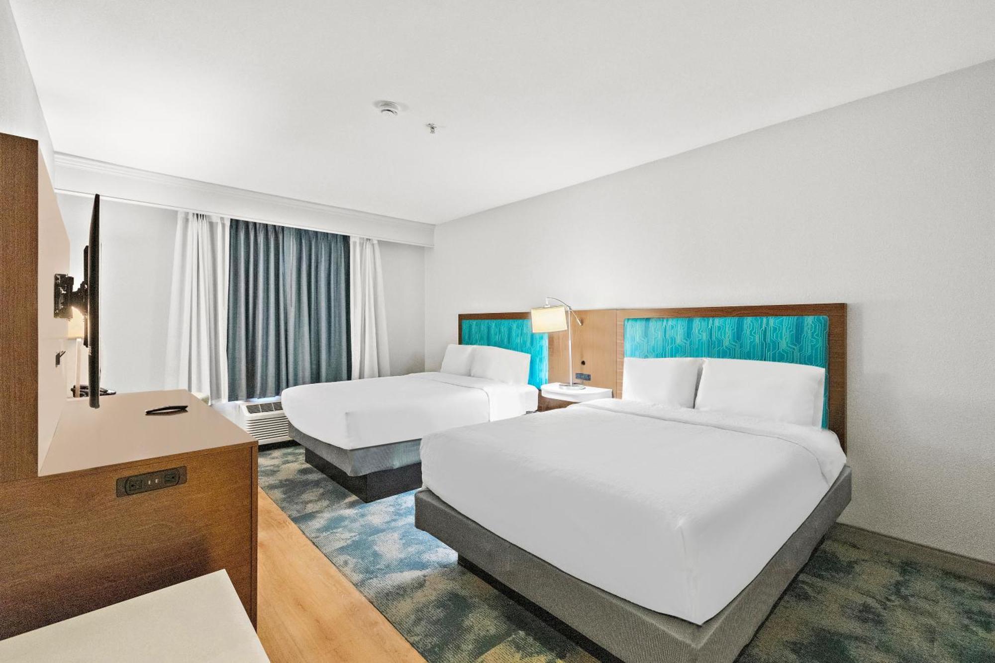 Queen Room with Two Queen Beds - Mobility Access/Non-Smoking