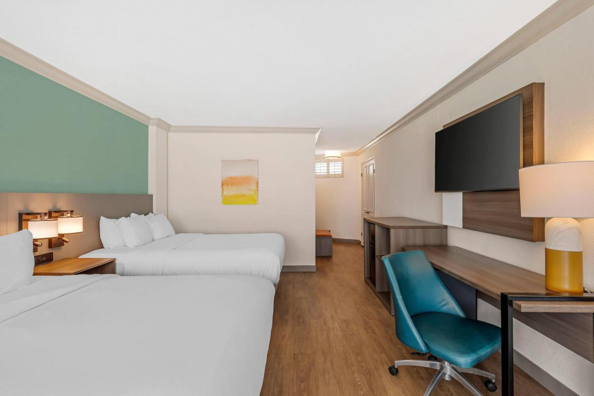 Standard Queen Room with Two Queen Beds - Non-Smoking