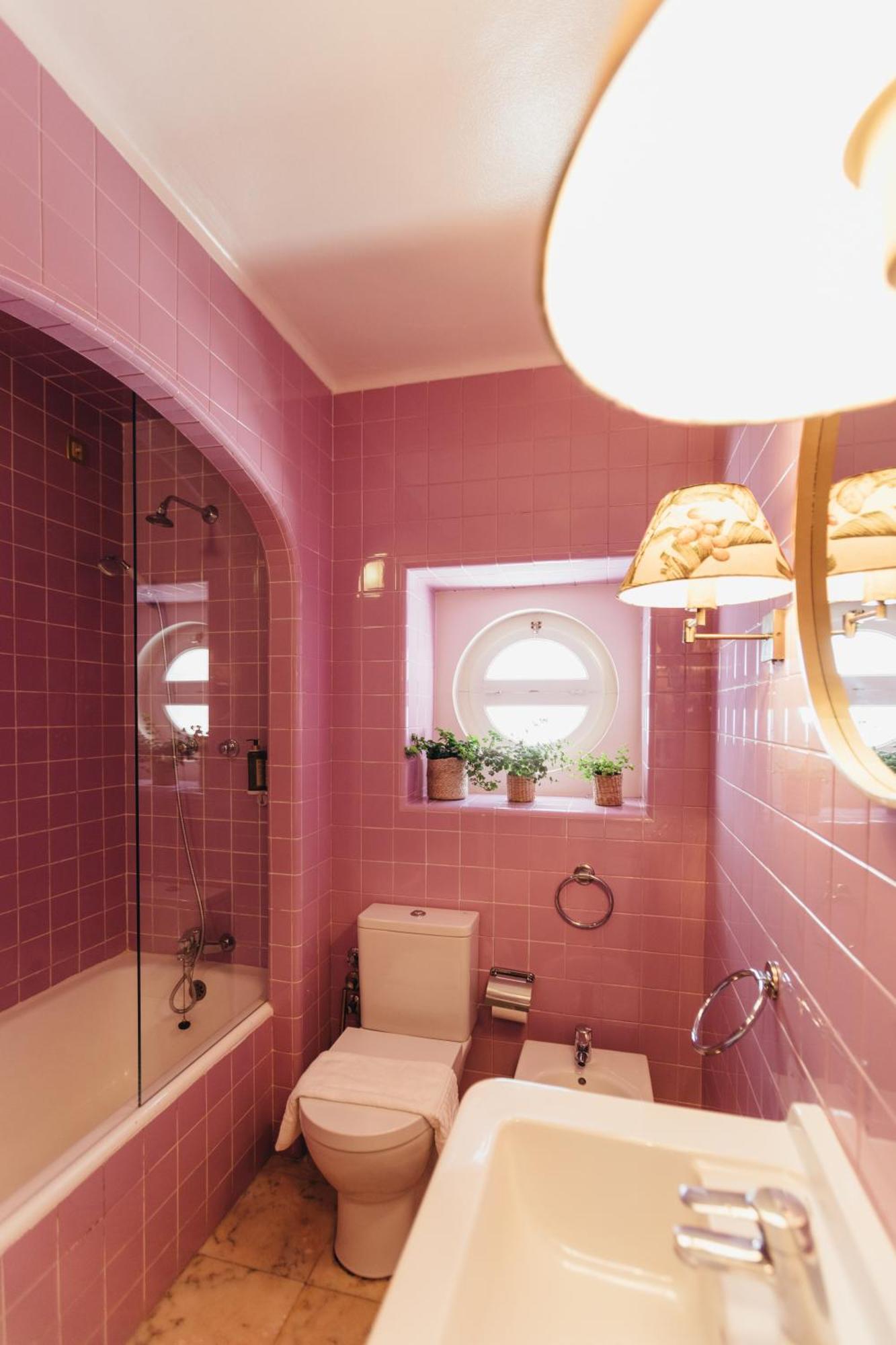 Deluxe Room,1742722875:JPEG