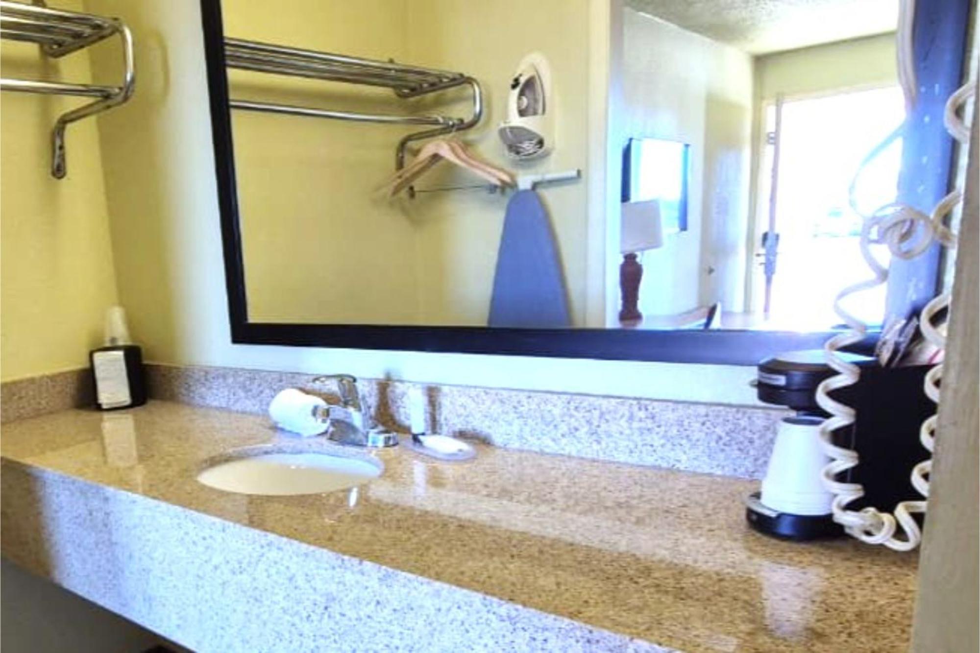 King Bed - Pet Friendly