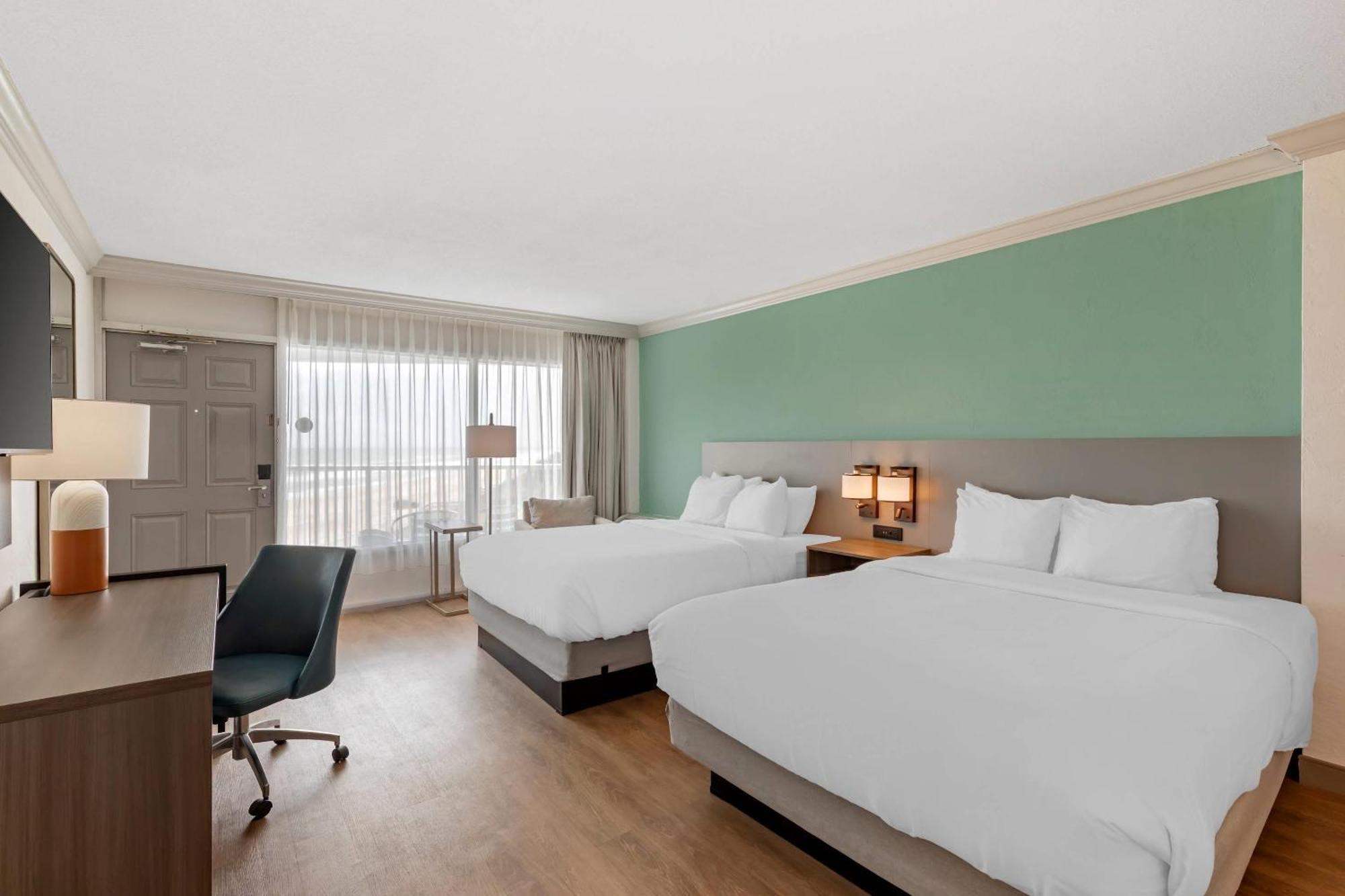Efficiency Queen Room with Two Queen Beds - Non-Smoking