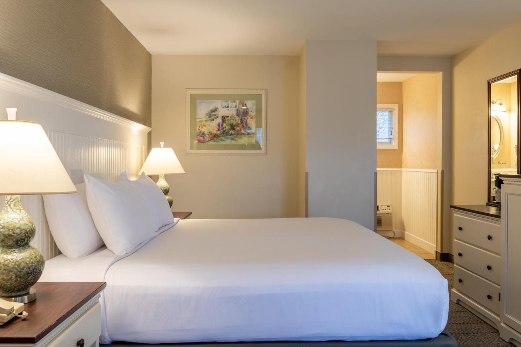King Room with Partial Ocean View - 2nd Floor