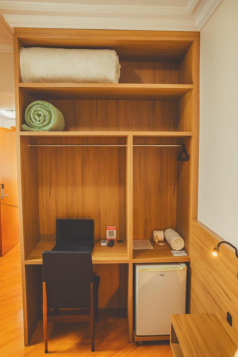 Quarto Econômico com Cama de Casal ou 2 de Solteiro