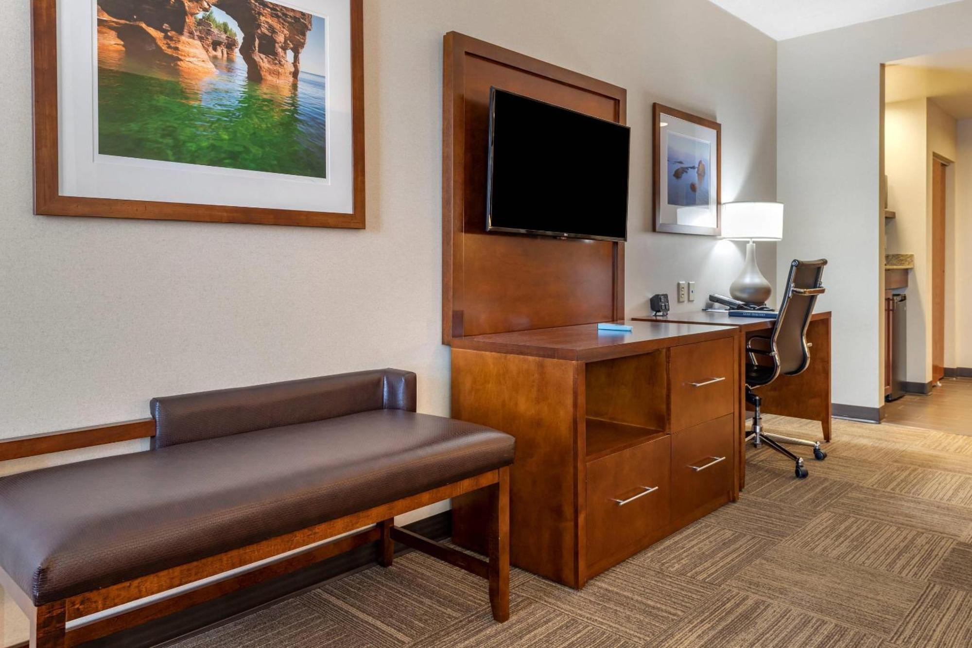 King Suite with Sofa Bed and Balcony - Lake View