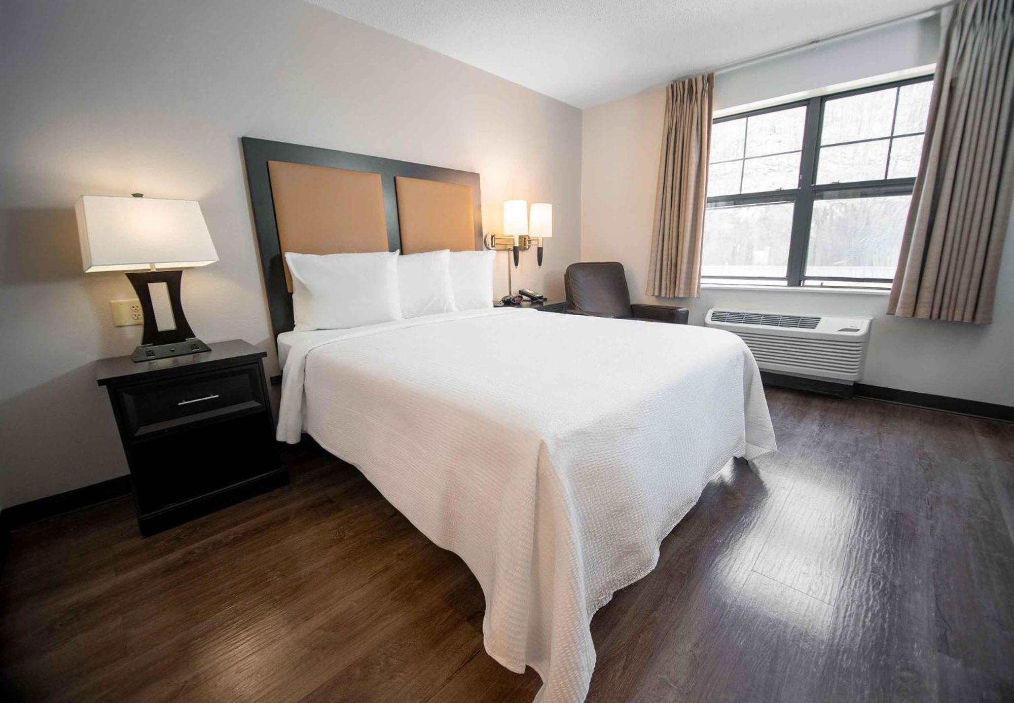 Queen studio with 1 Queen Bed - Disability Access/Non-Smoking