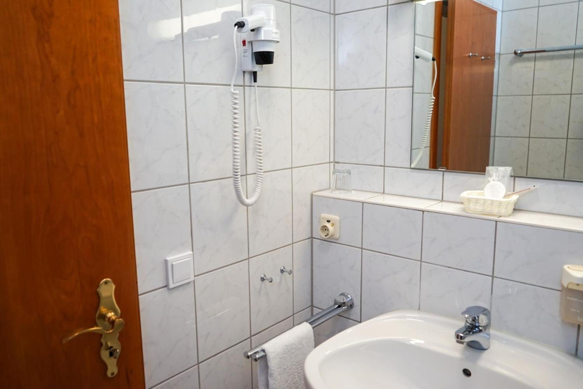 Einzelzimmer mit Balkon
