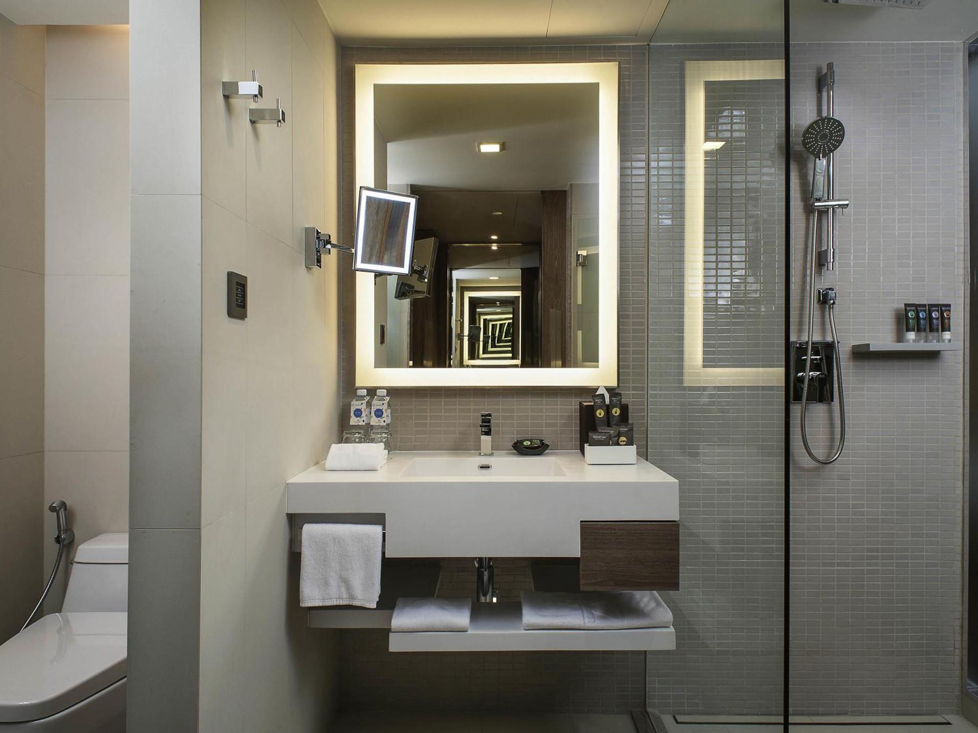 Executive Deluxe King Room with Lounge Access,1742982936:JPEG