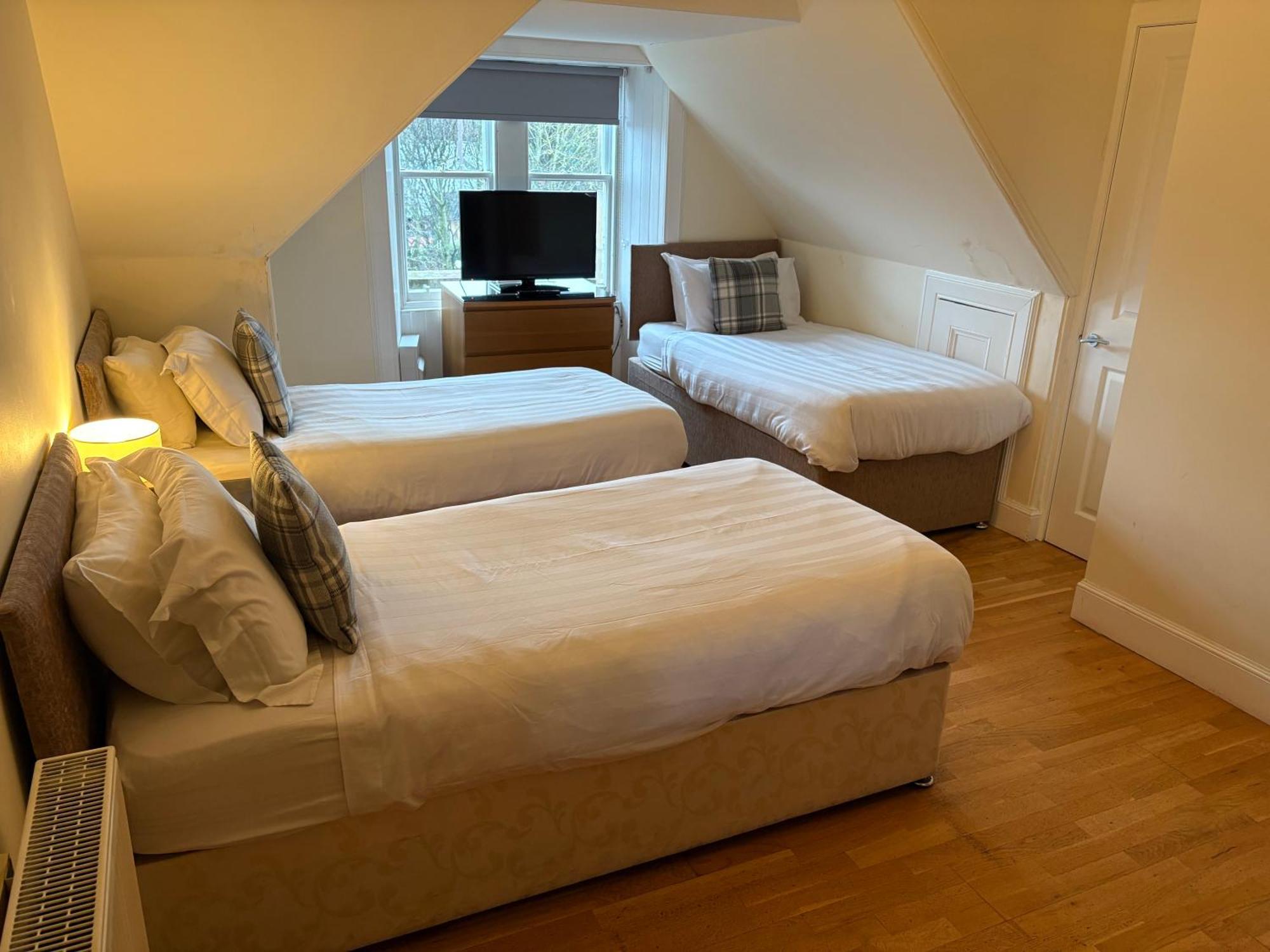 Driepersoonskamer met Eigen Badkamer