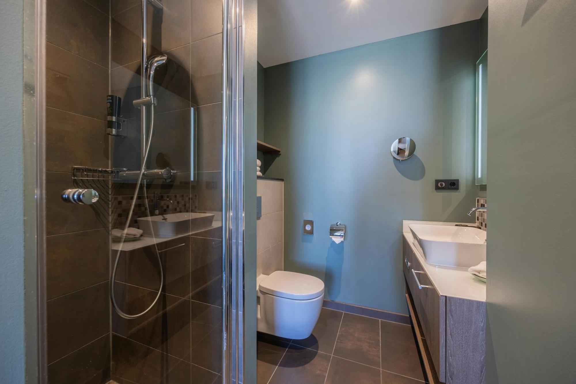 Deluxe Kamer met 1 kingsize bed en 1 eenpersoonsbed op de bovenste verdiepingen