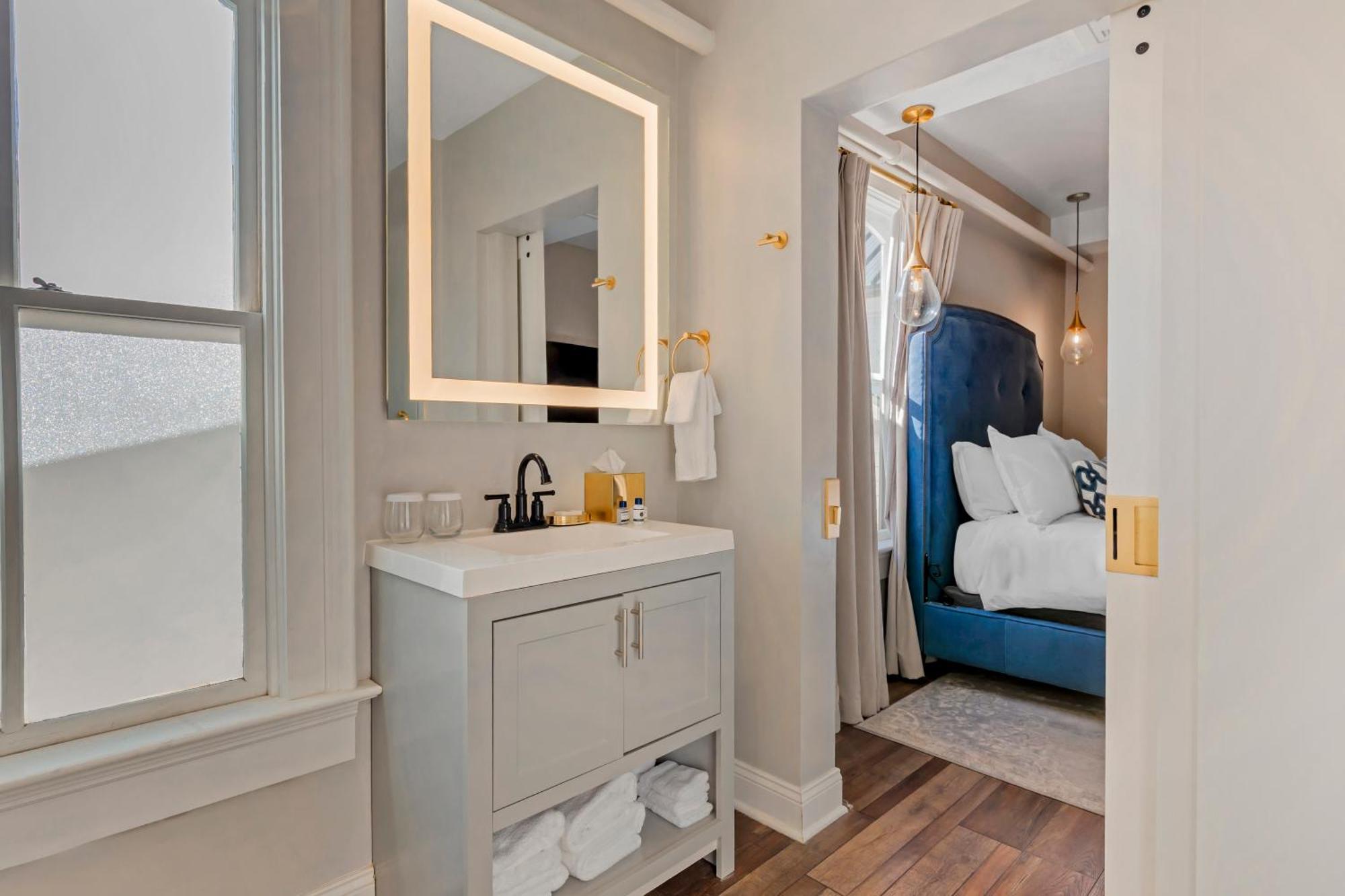 Queen Suite with Two Queen Beds - Non Smoking