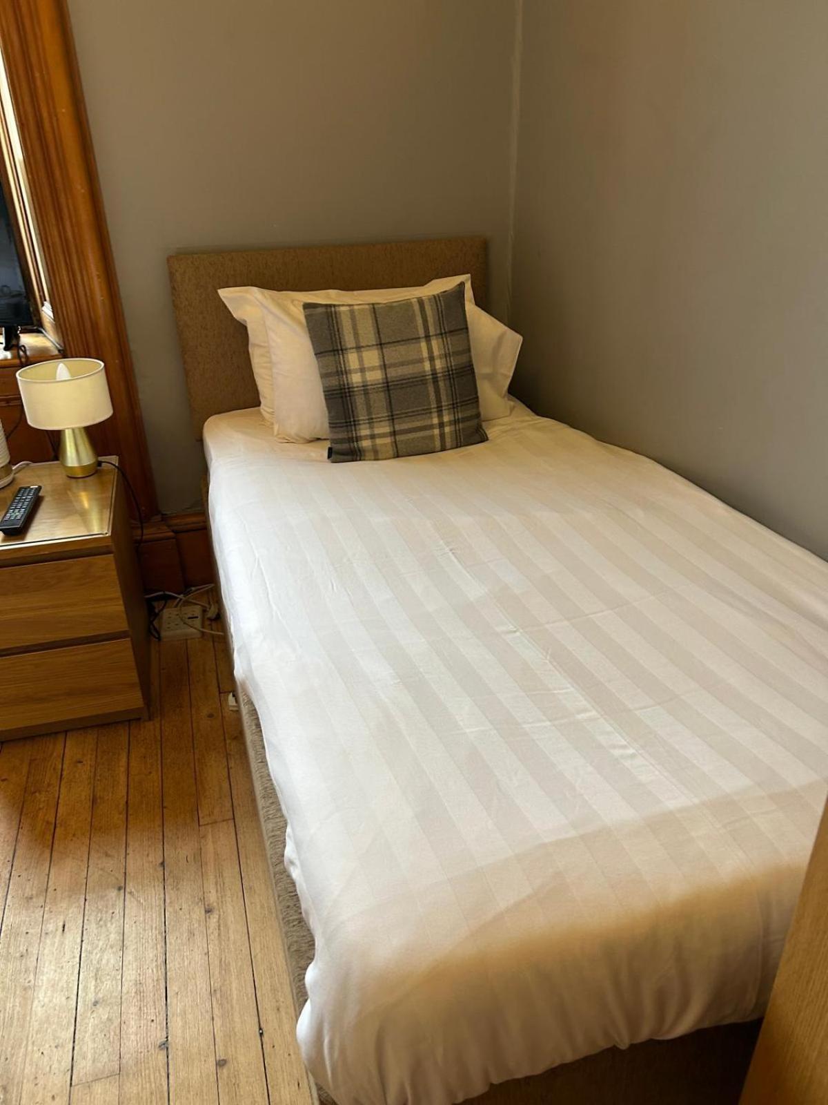 Driepersoonskamer met Privébadkamer