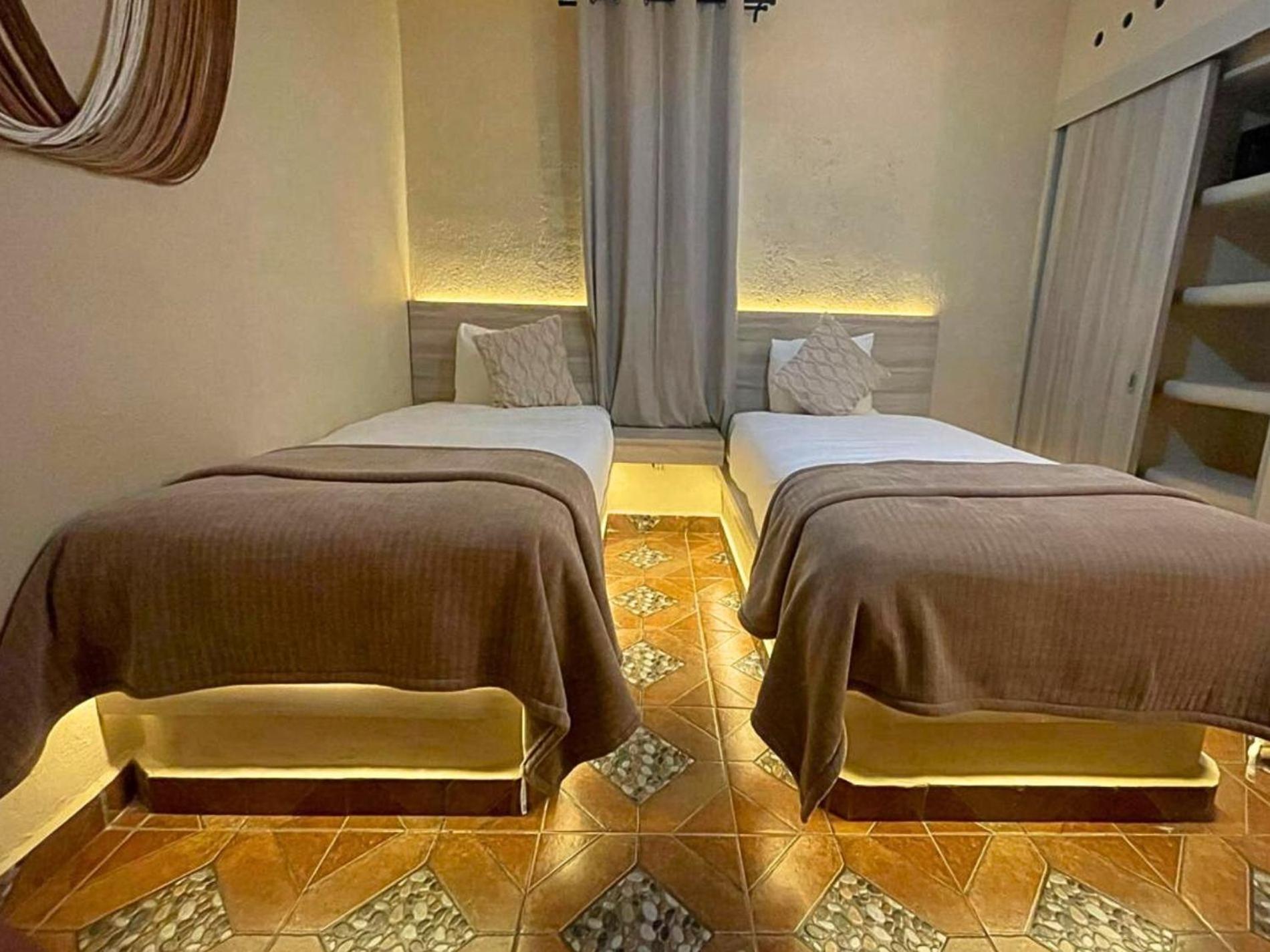 Deluxe Room,1746846772:JPEG