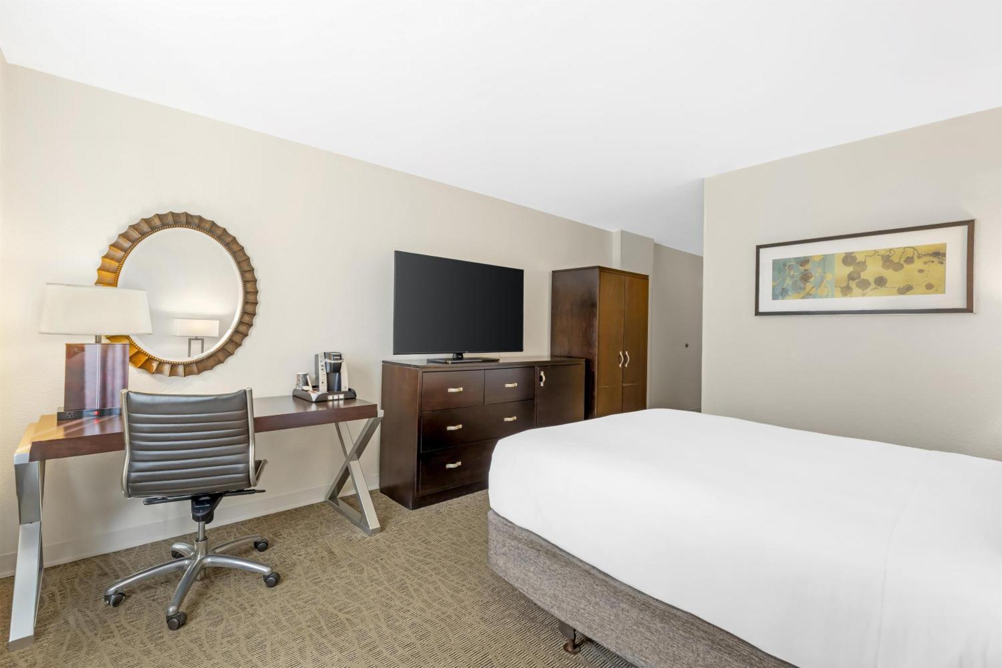 Mobility Accessible Deluxe King Room Roll Shower,1746850887:JPEG