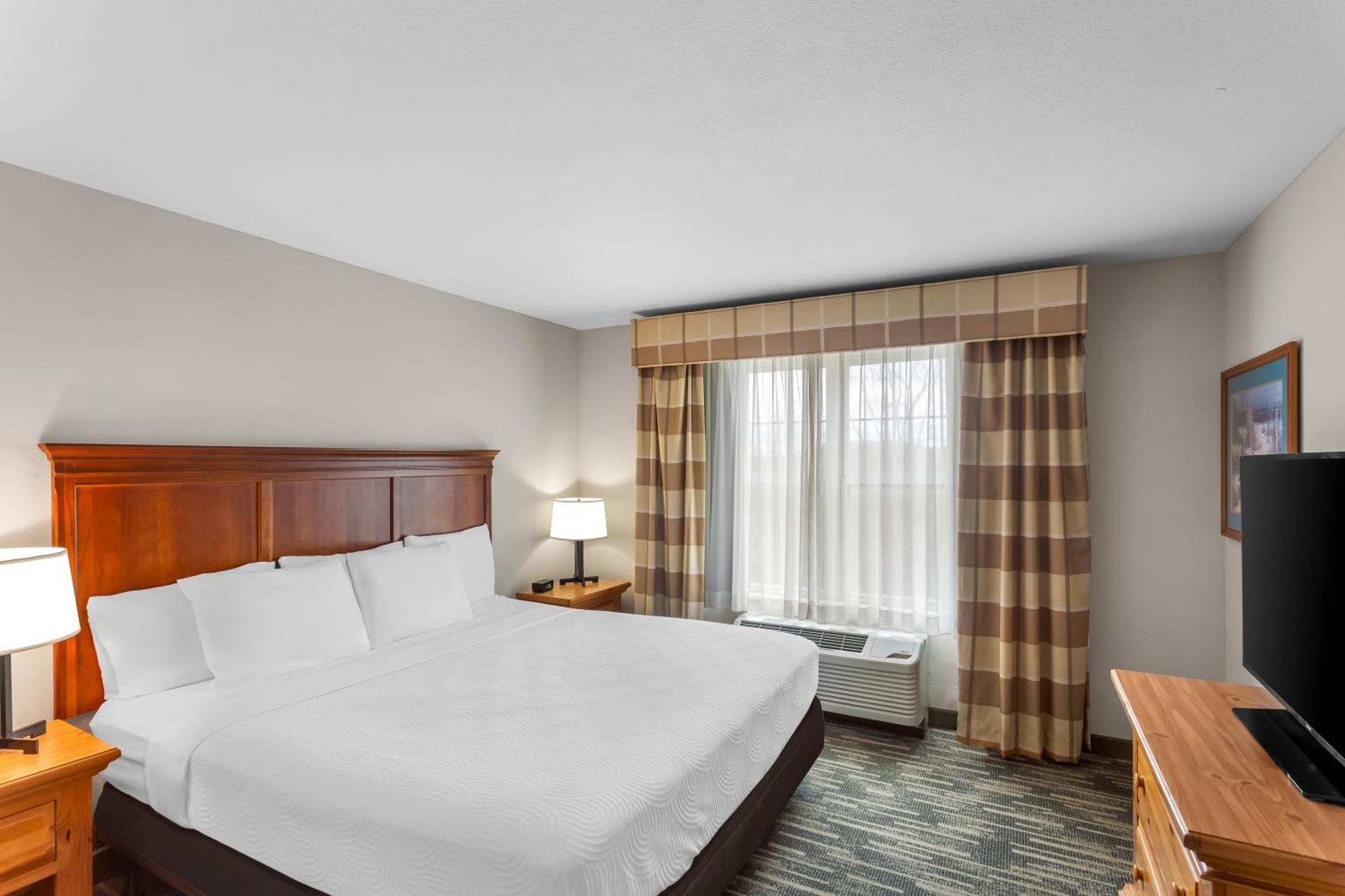 King Suite with Sofa Bed,1746892725:JPEG