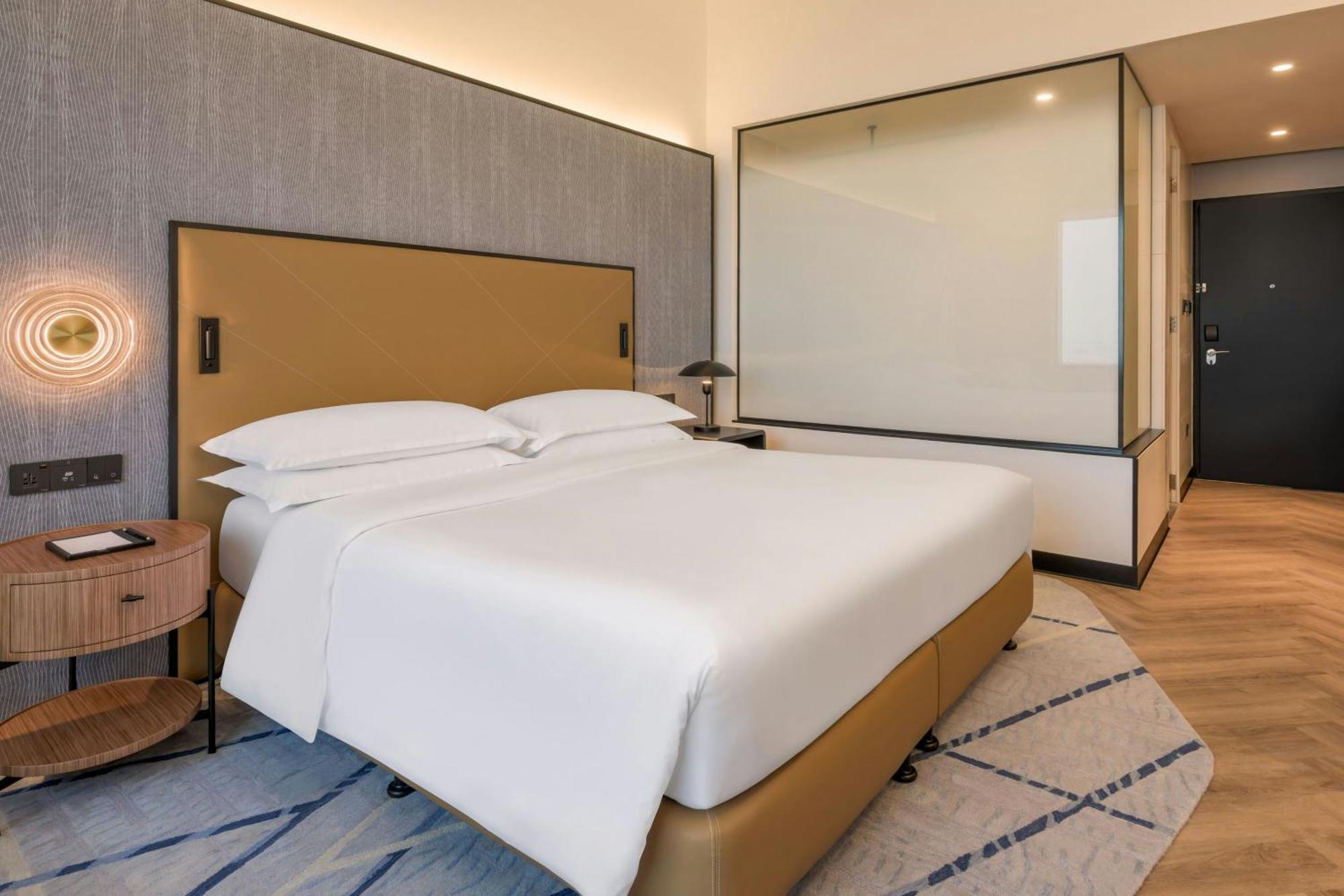 Grand Deluxe King Room, Skyline View