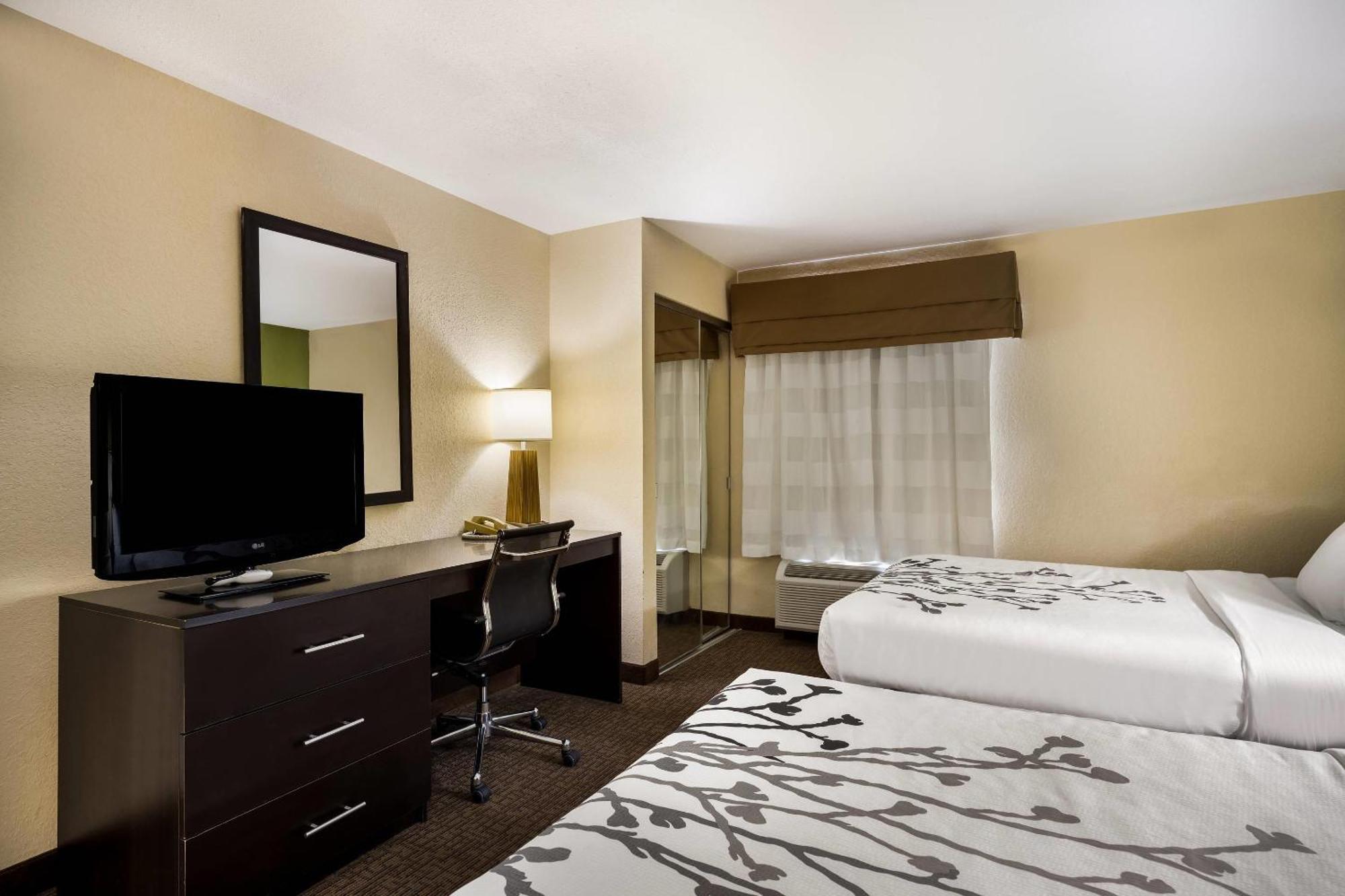 Queen Suite with Two Queen Beds - Non-Smoking
